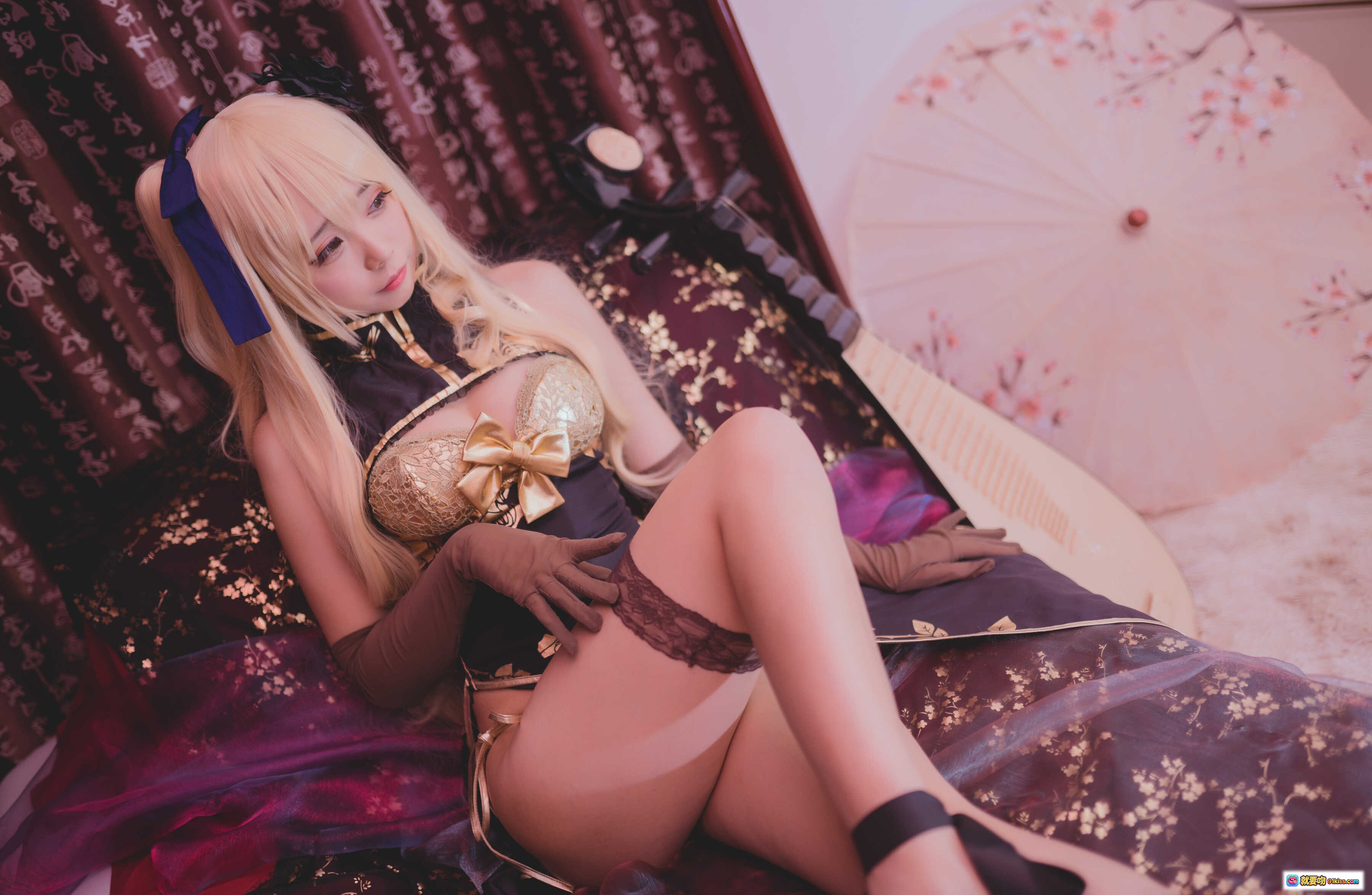 图片[1] - 小野妹子W NO.021金莲旗袍Cosplay写真 11P高清美图 金发蓝饰蕾丝长袜日系和风场景 - 就要吻