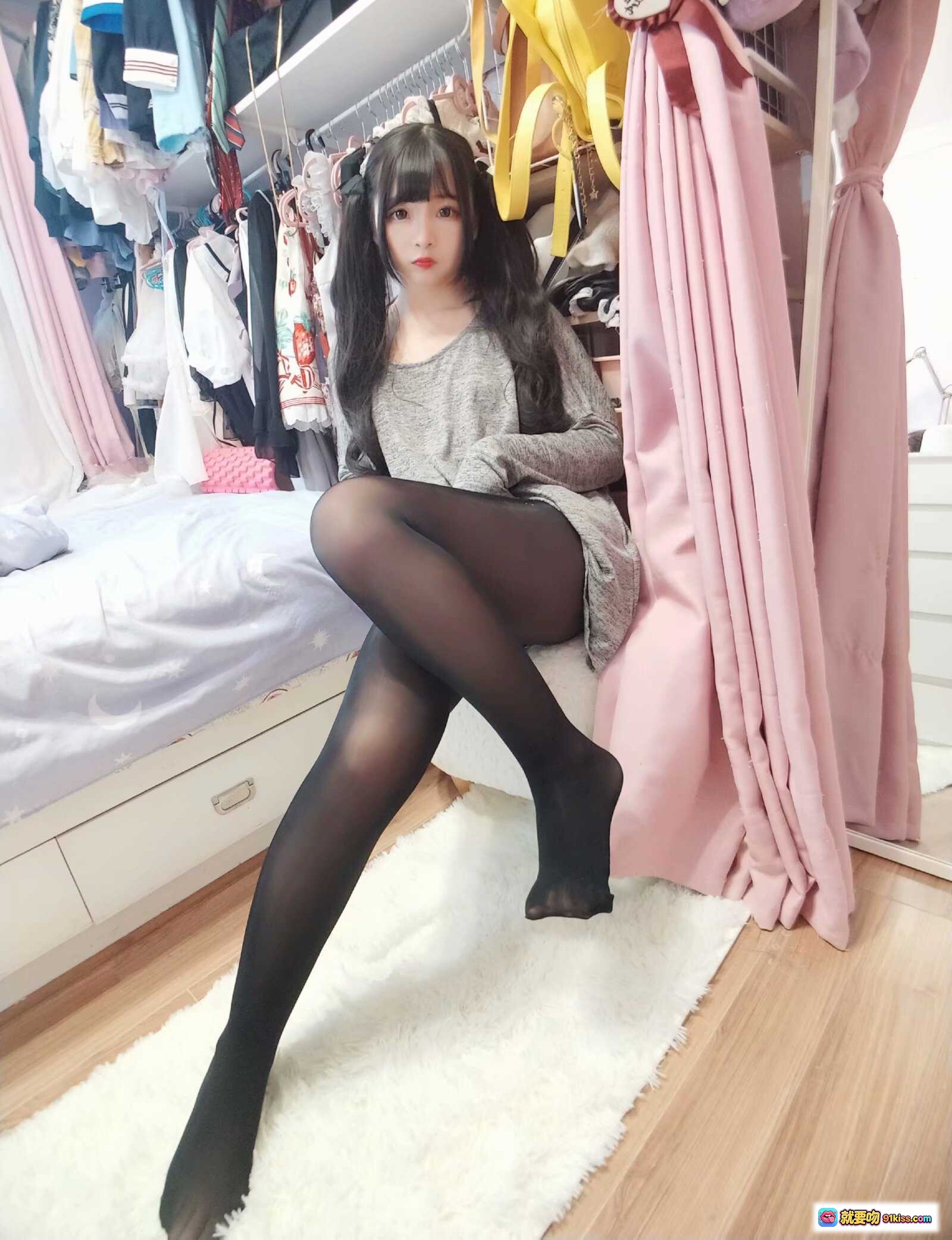 图片[1] - 古川定制VOL.011黑丝美腿少女卧室写真71P高清图集 - 就要吻