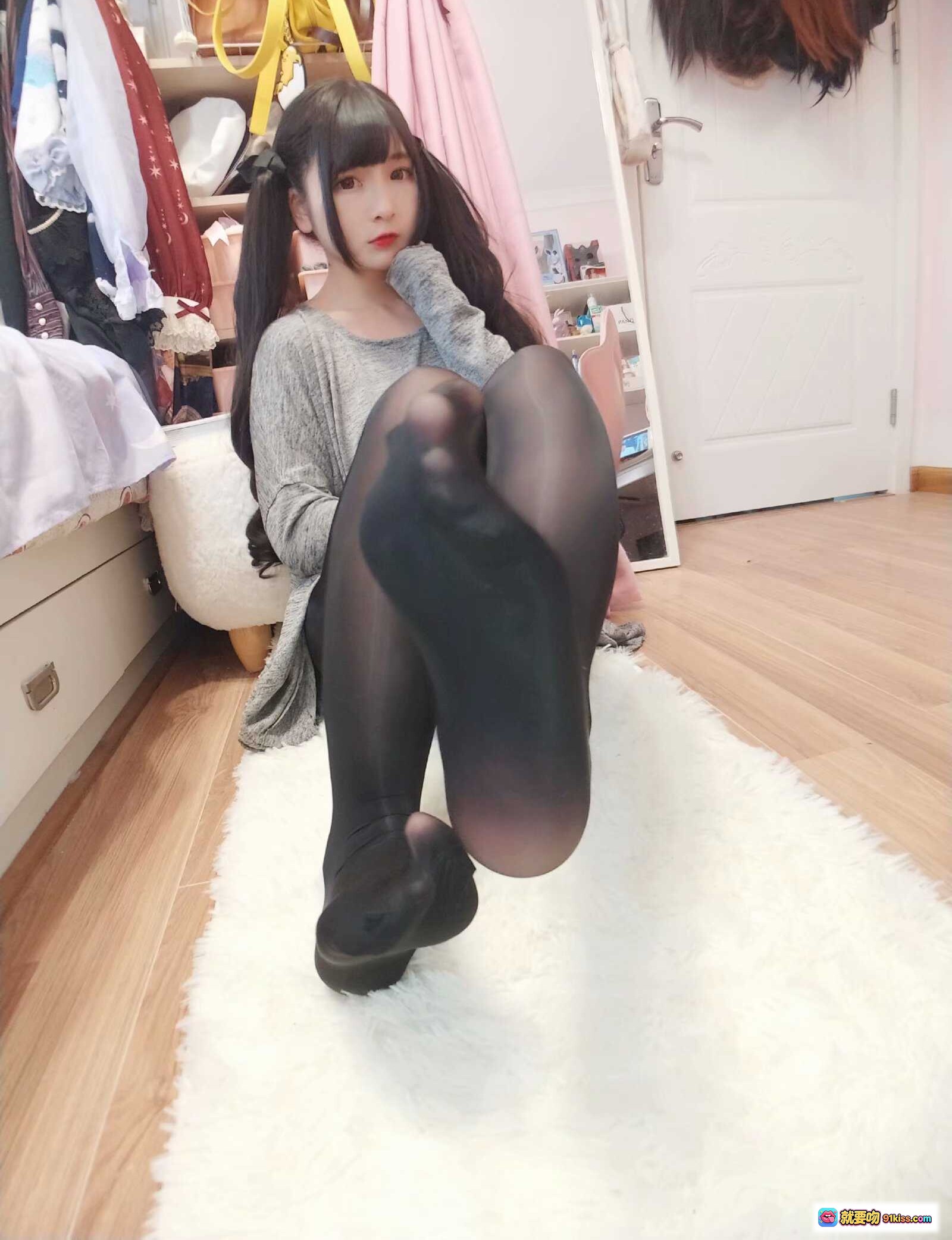 图片[10] - 古川定制VOL.011黑丝美腿少女卧室写真71P高清图集 - 就要吻