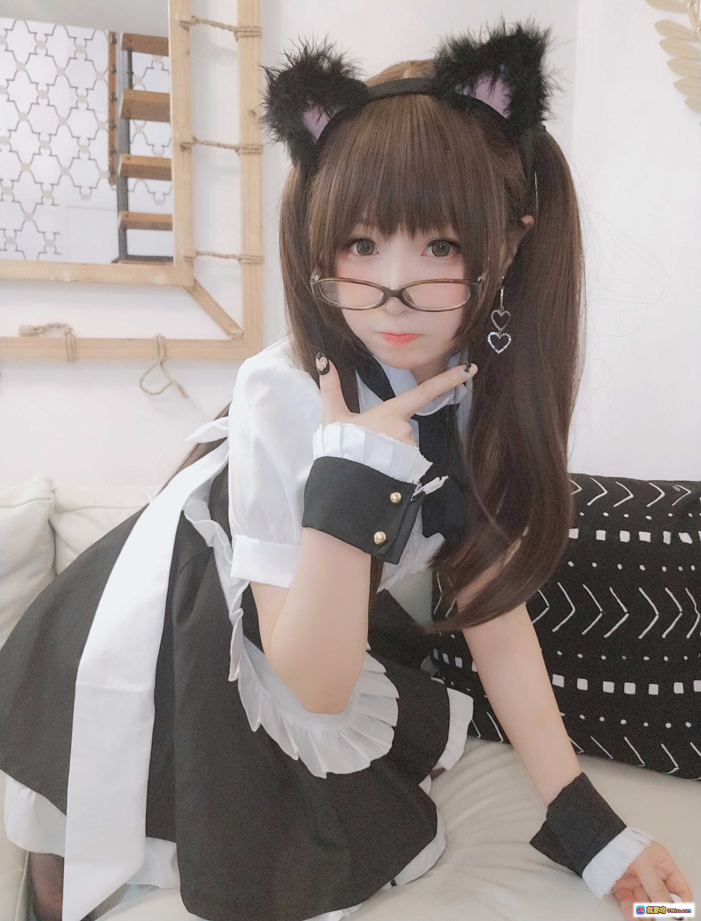 图片[5] - 摇摇乐yoyo NO.005 女仆装 Cosplay 猫耳双马尾 眼镜甜妹 比耶手势 白衬衫黑围裙 62P高清写真 - 就要吻