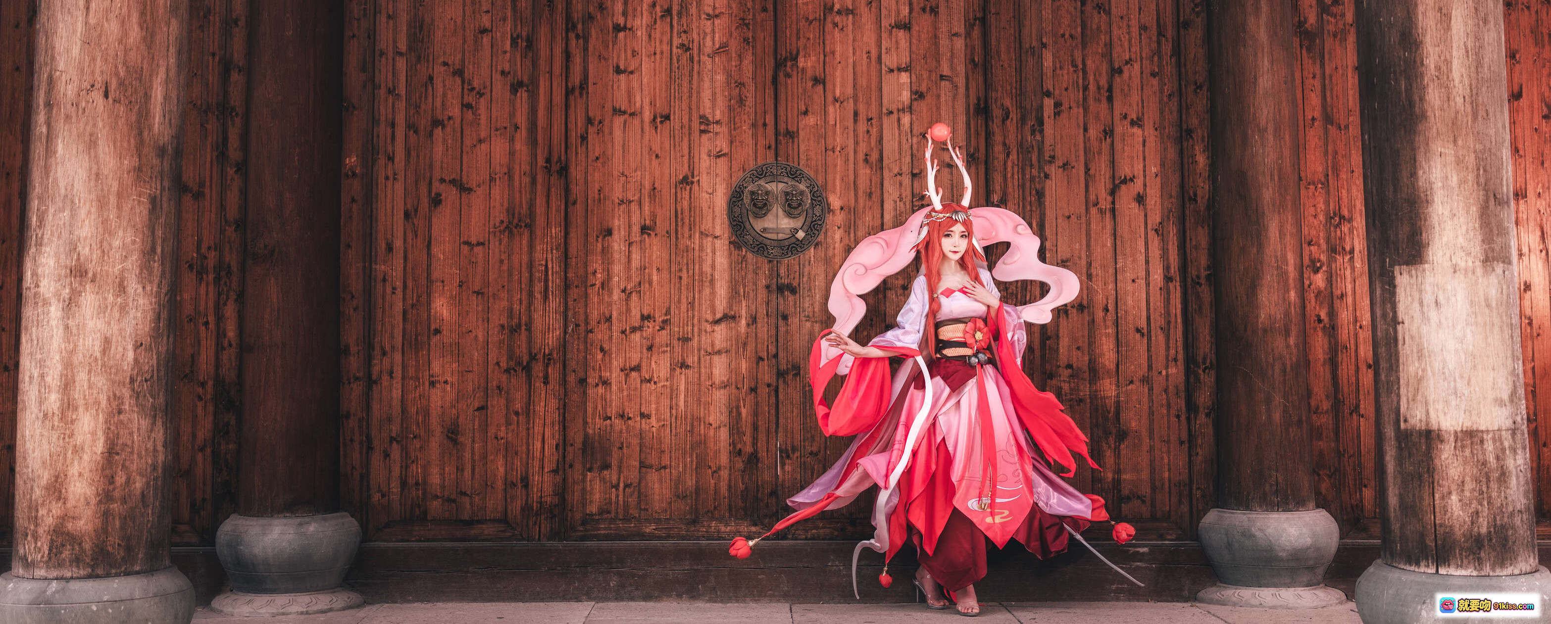 图片[8] - yui金鱼COS神都夜行录红发鹿角古风少女 传统建筑秋叶飘舞唯美汉服写真 NO.023 - 就要吻