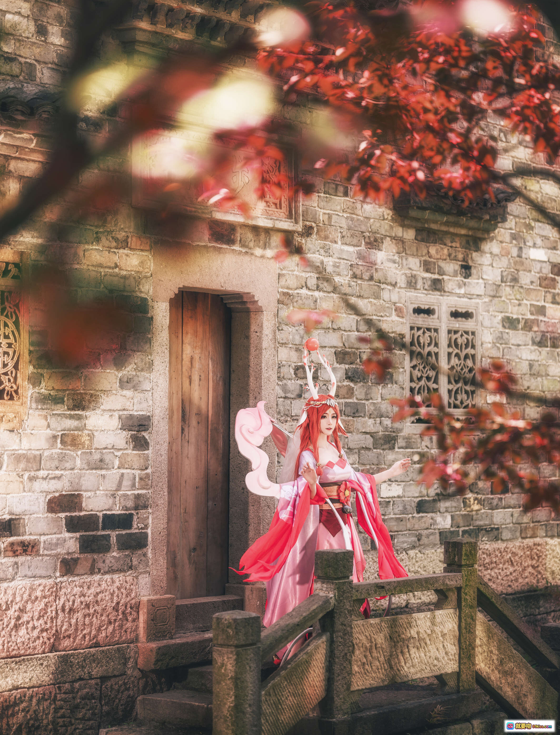 图片[10] - yui金鱼COS神都夜行录红发鹿角古风少女 传统建筑秋叶飘舞唯美汉服写真 NO.023 - 就要吻