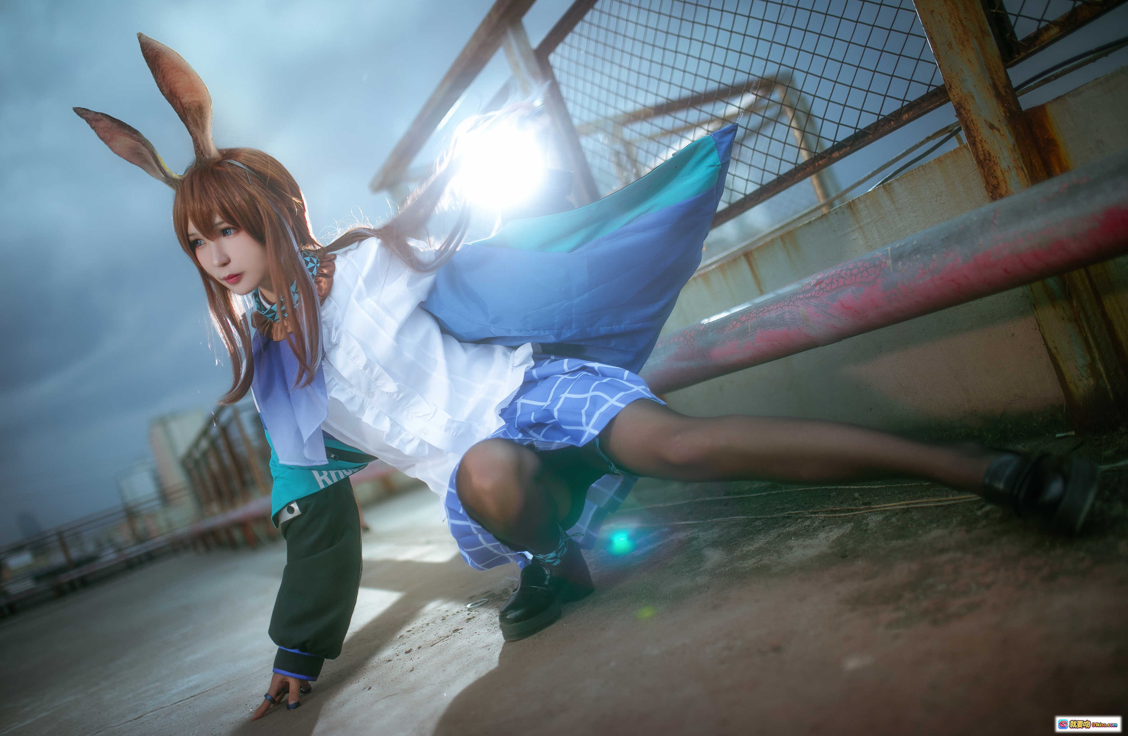 图片[9] - 北之北 VOL.10 明日方舟阿米娅cosplay 精致兔耳蓝裙少女屋顶写真 9P高清图集 - 就要吻