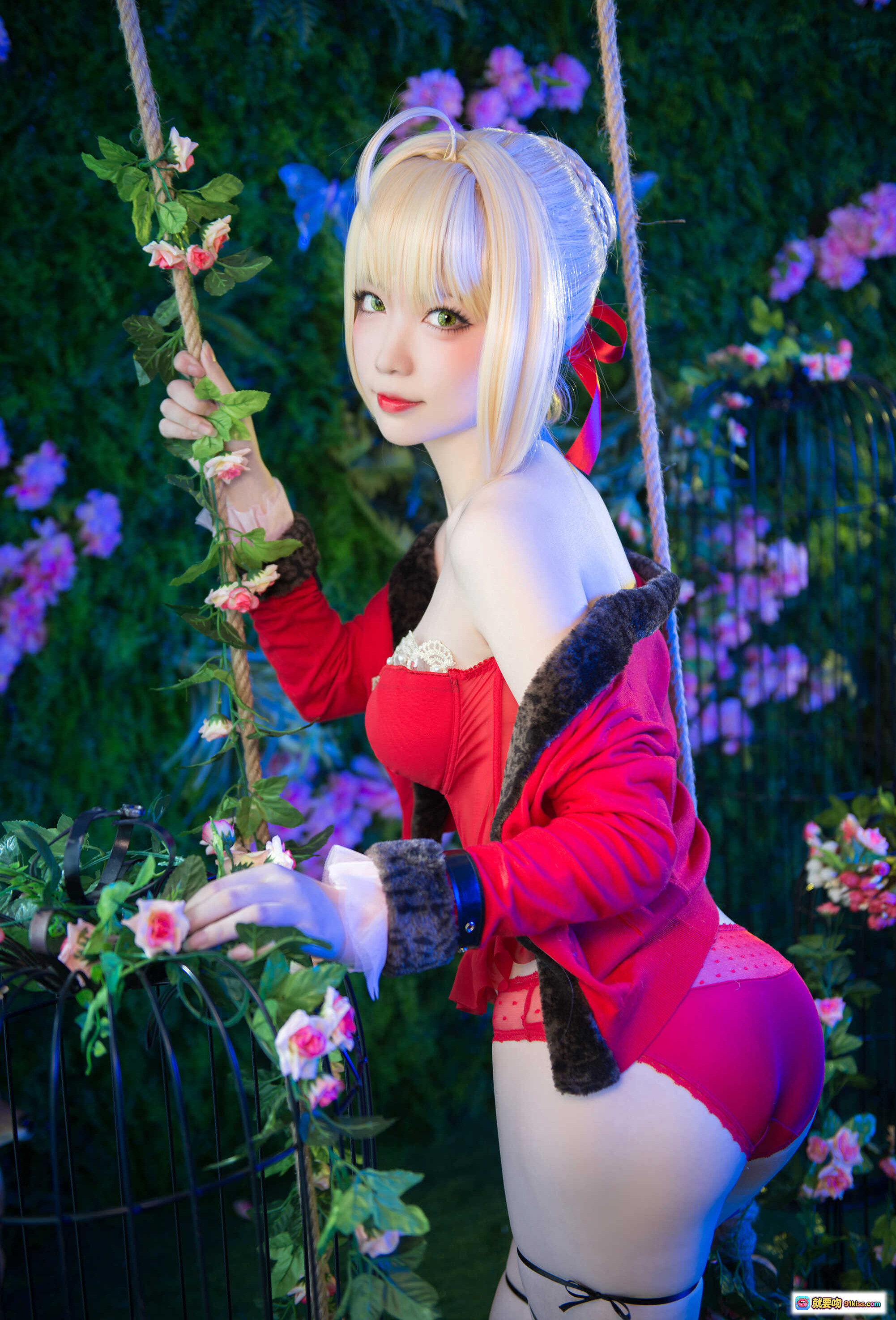 妖少you1-尼禄不夜蔷薇Cosplay写真｜红裙白发少女秋千花海唯美场景 - 就要吻