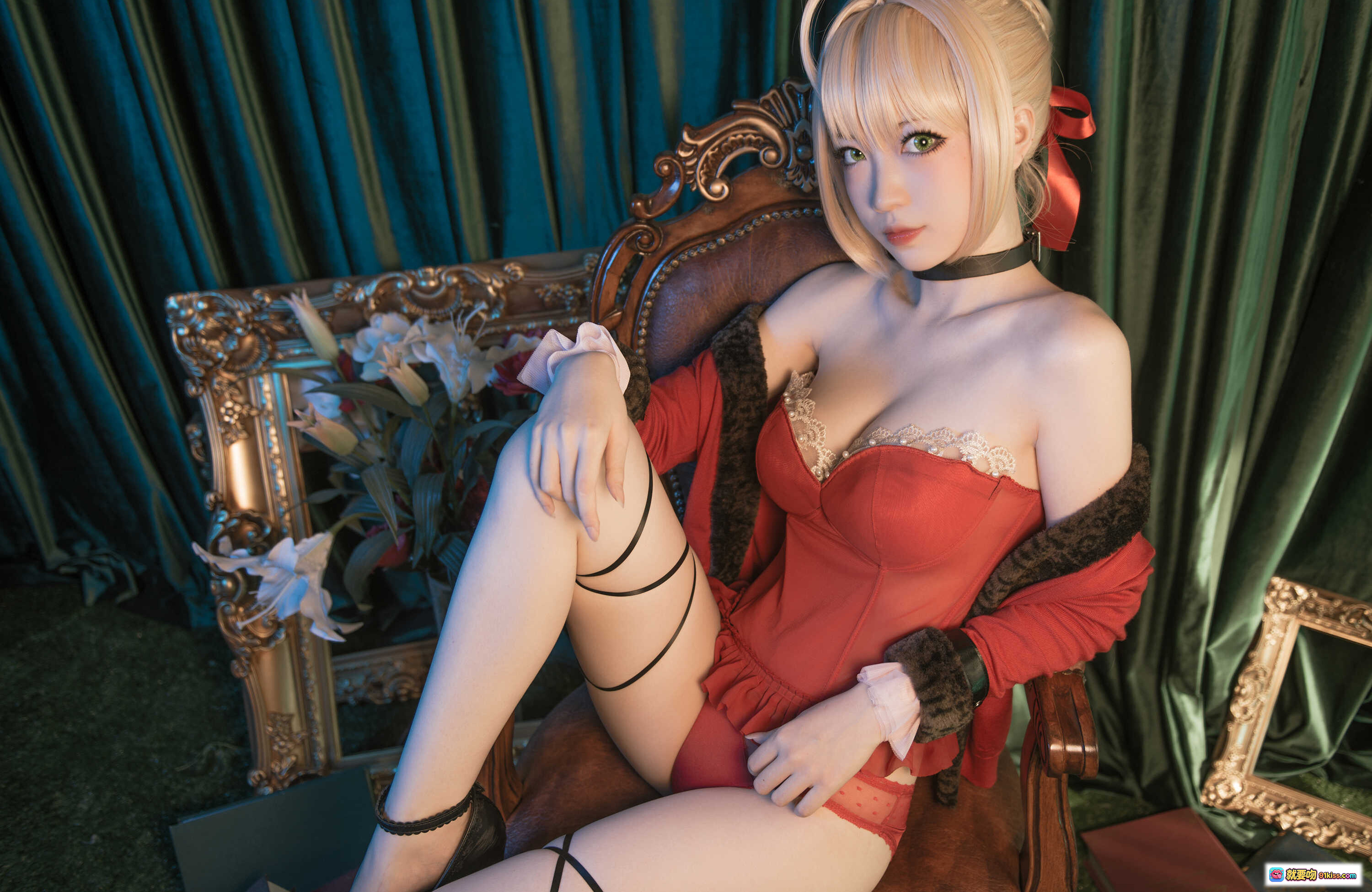 图片[7] - 妖少you1-尼禄不夜蔷薇Cosplay写真｜红裙白发少女秋千花海唯美场景 - 就要吻