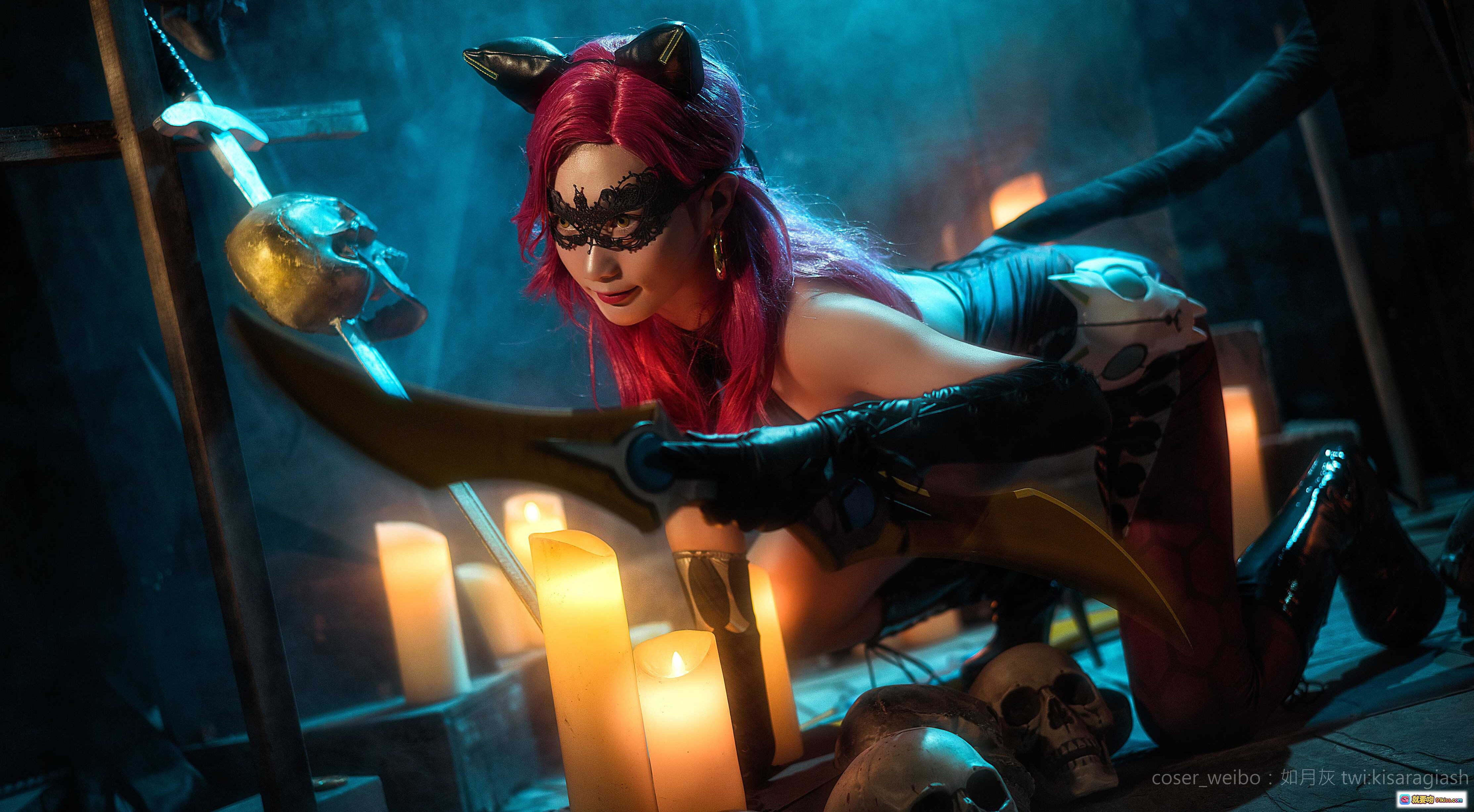 图片[9] - 如月灰NO.014王者荣耀阿轲暗夜猫娘COS写真｜粉发猫耳黑丝皮衣性感造型｜烛光复古场景氛围感大片 - 就要吻