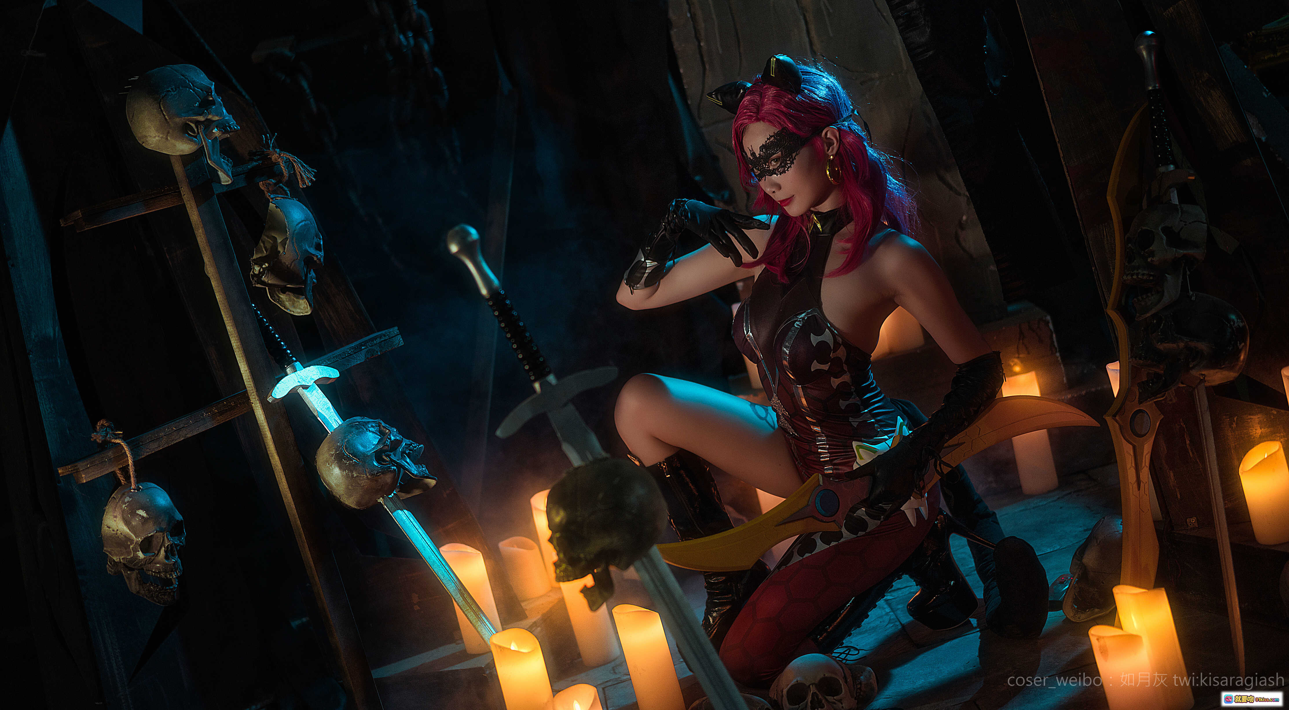 图片[7] - 如月灰NO.014王者荣耀阿轲暗夜猫娘COS写真｜粉发猫耳黑丝皮衣性感造型｜烛光复古场景氛围感大片 - 就要吻