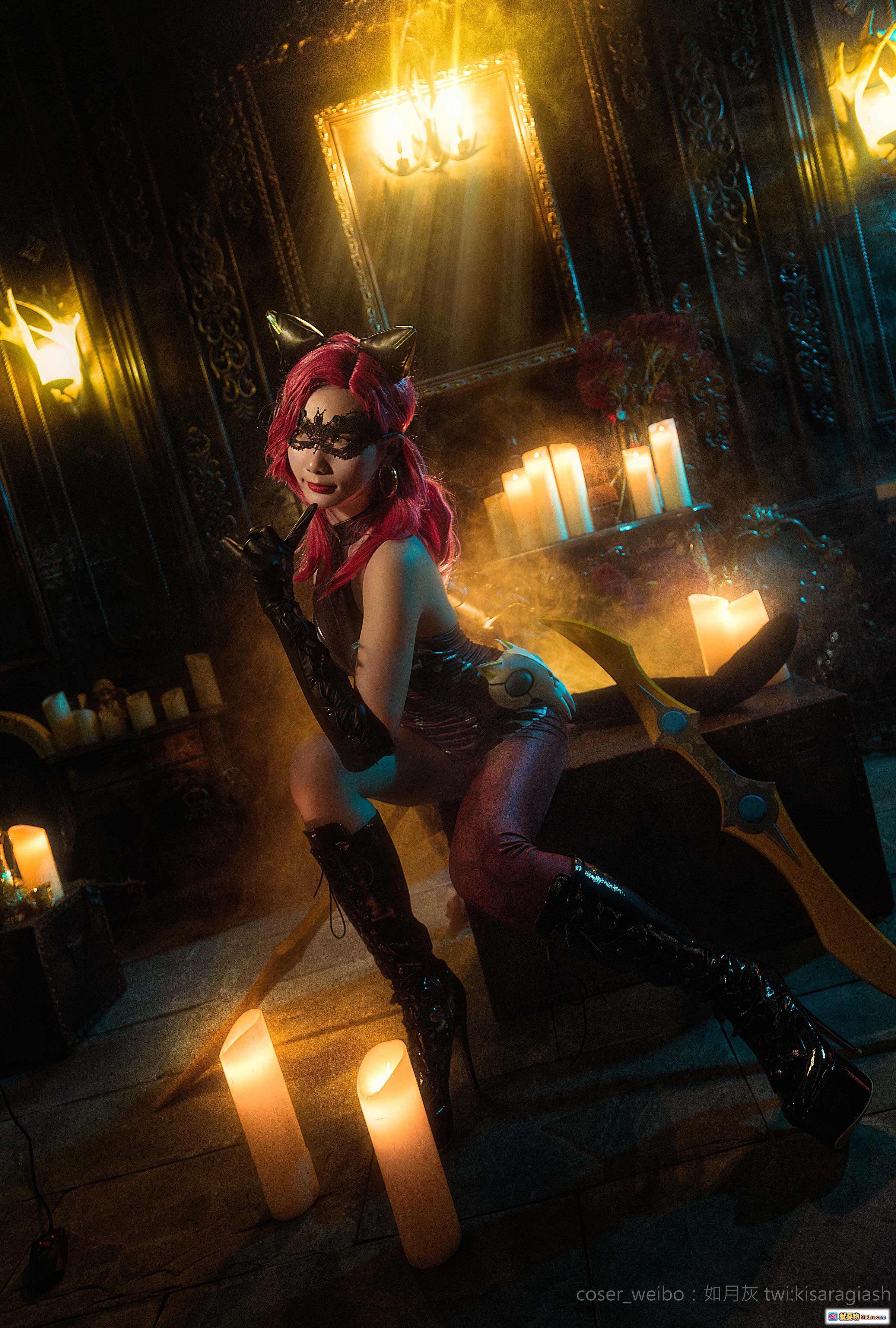 图片[10] - 如月灰NO.014王者荣耀阿轲暗夜猫娘COS写真｜粉发猫耳黑丝皮衣性感造型｜烛光复古场景氛围感大片 - 就要吻