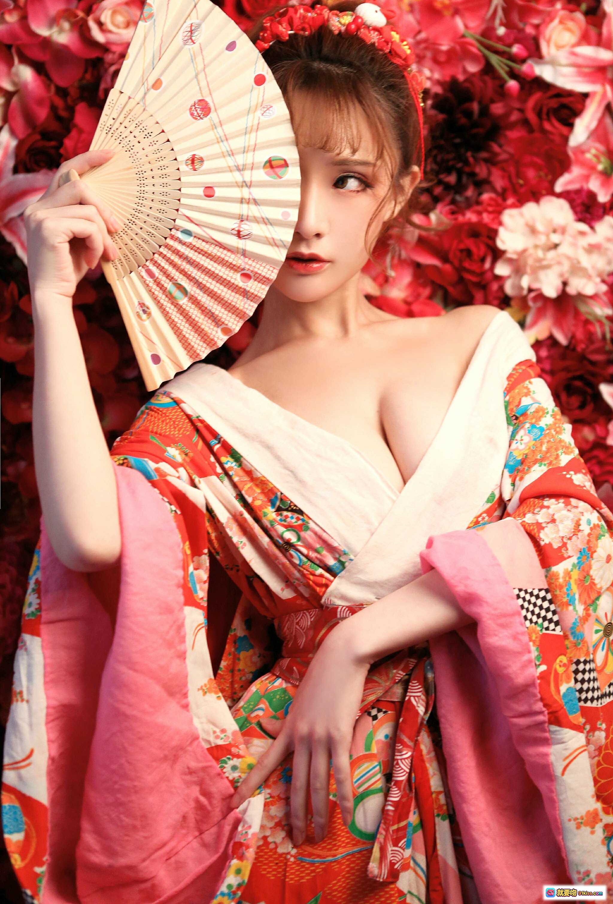 图片[5] - 粉色洛丽塔少女写真｜甜美蕾丝裙+兔耳发饰+复古电话机｜梦幻卧室私房照 - 就要吻