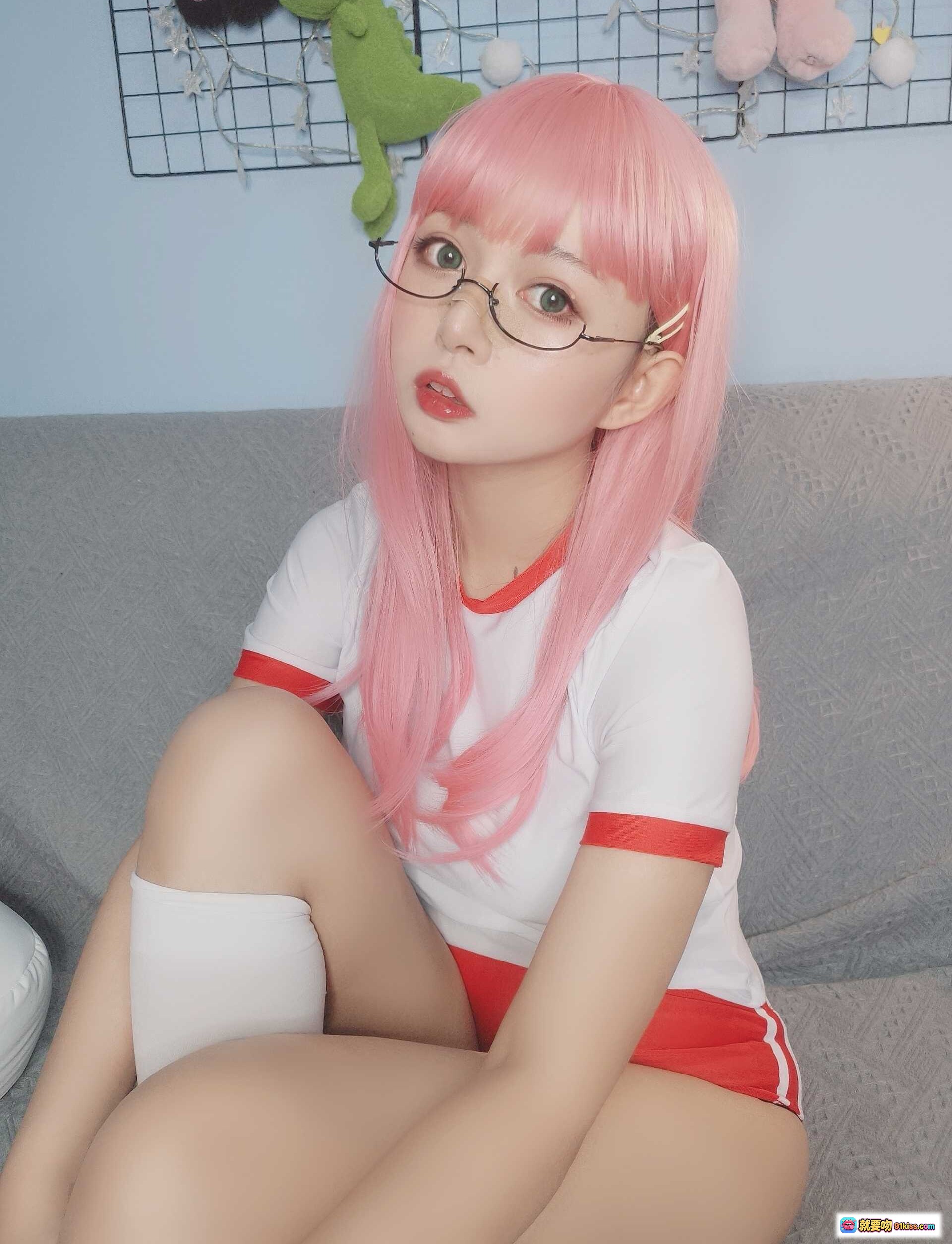 图片[10] - 黑猫猫OvO NO.013 粉发少女体操服自拍写真 甜美可爱居家风 白红运动套装 长发齐刘海 清新少女感 16P高清图集 - 就要吻