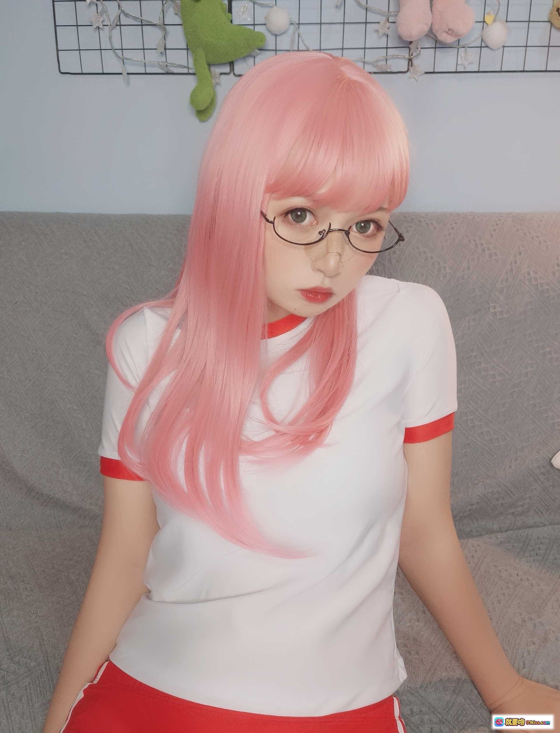 图片[3] - 黑猫猫OvO NO.013 粉发少女体操服自拍写真 甜美可爱居家风 白红运动套装 长发齐刘海 清新少女感 16P高清图集 - 就要吻