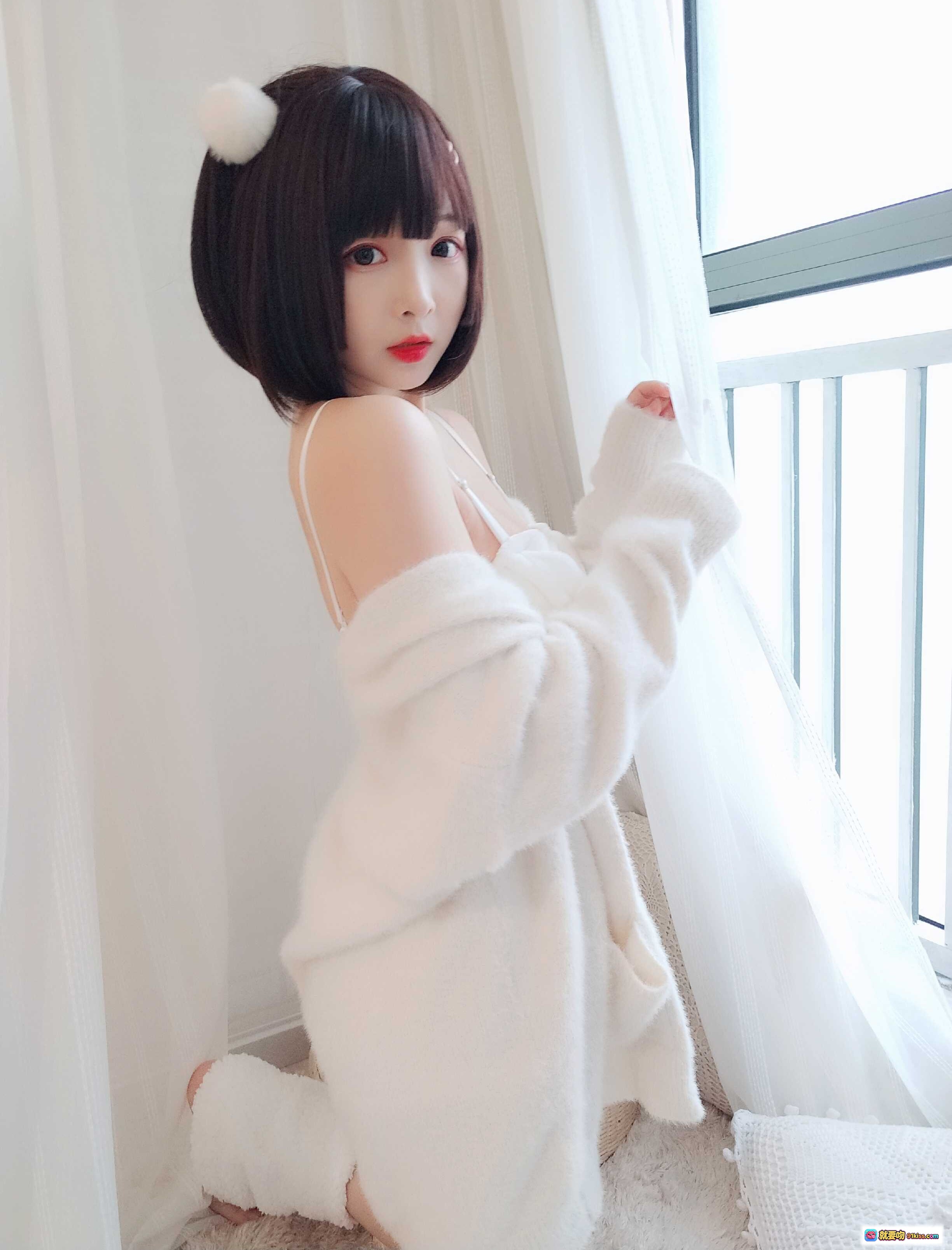 图片[8] - 古川NO.044玉桂狗cos写真｜白色毛绒睡衣少女足部特写｜温柔氛围感私房照 - 就要吻