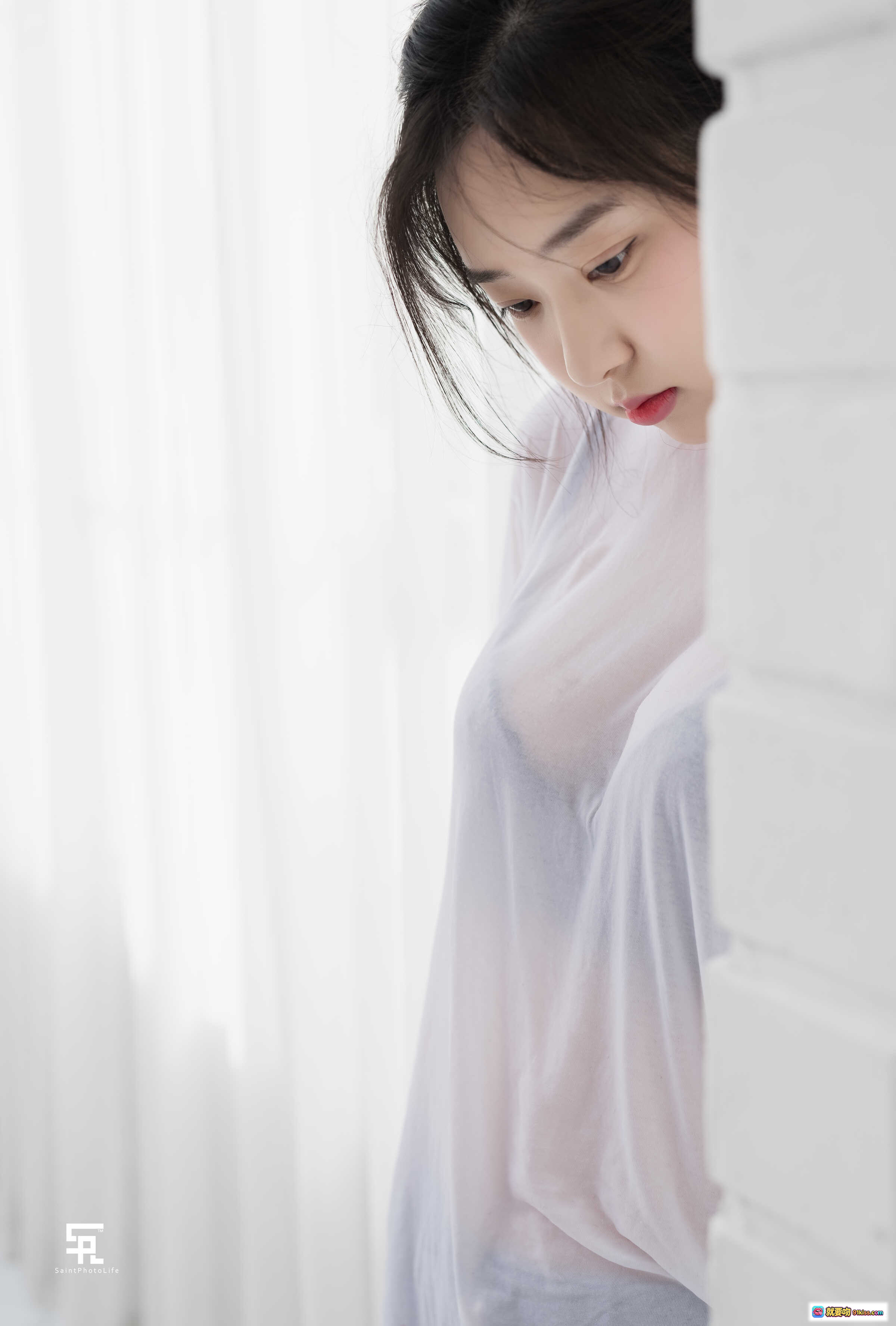 图片[8] - 韩国模特申才恩신재은NO.011 Zenny日常写真｜彩色条纹毛衣趴地绘画｜清新少女风居家艺术创作场景 - 就要吻