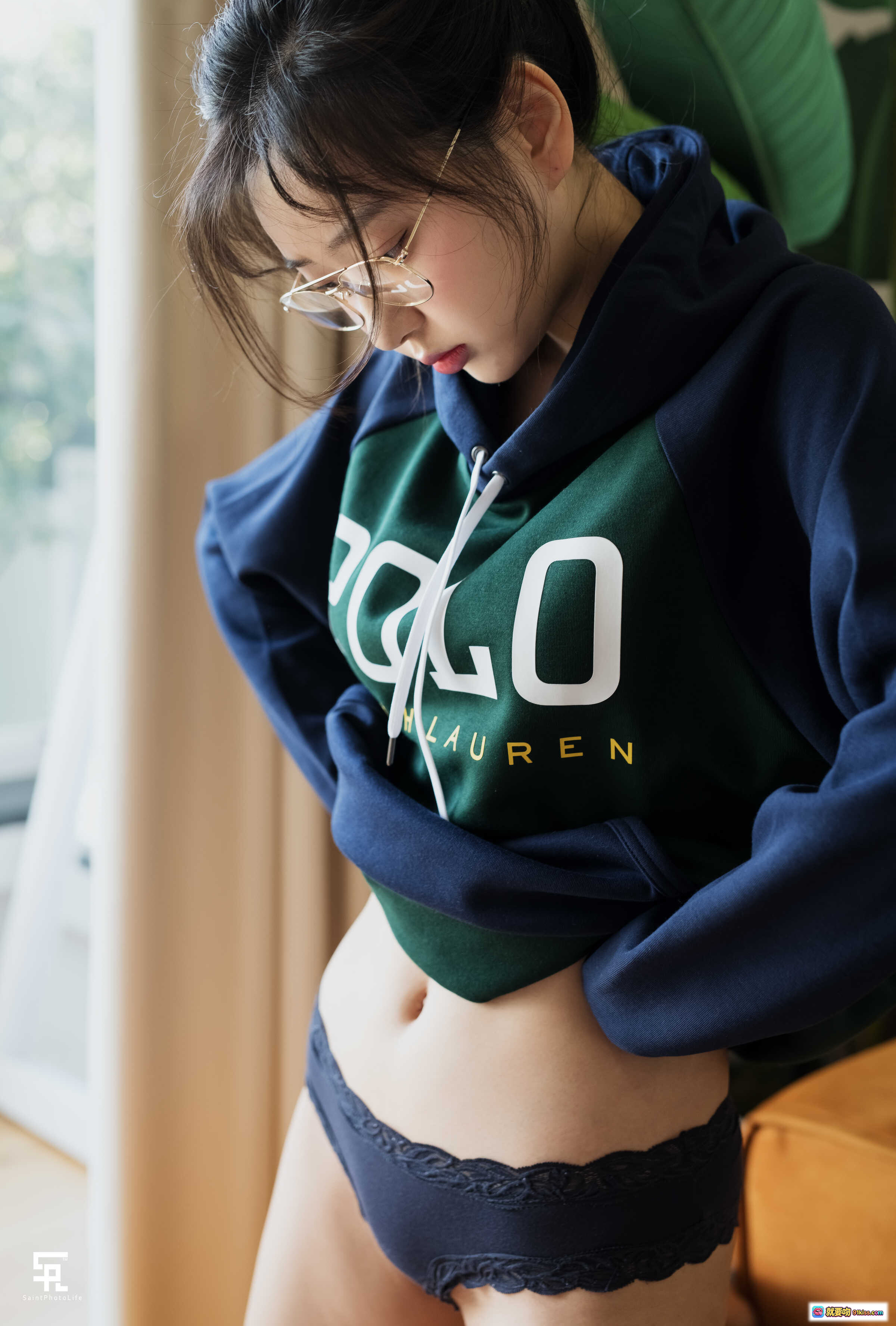 图片[6] - 韩国模特申才恩신재은NO.011 Zenny日常写真｜彩色条纹毛衣趴地绘画｜清新少女风居家艺术创作场景 - 就要吻