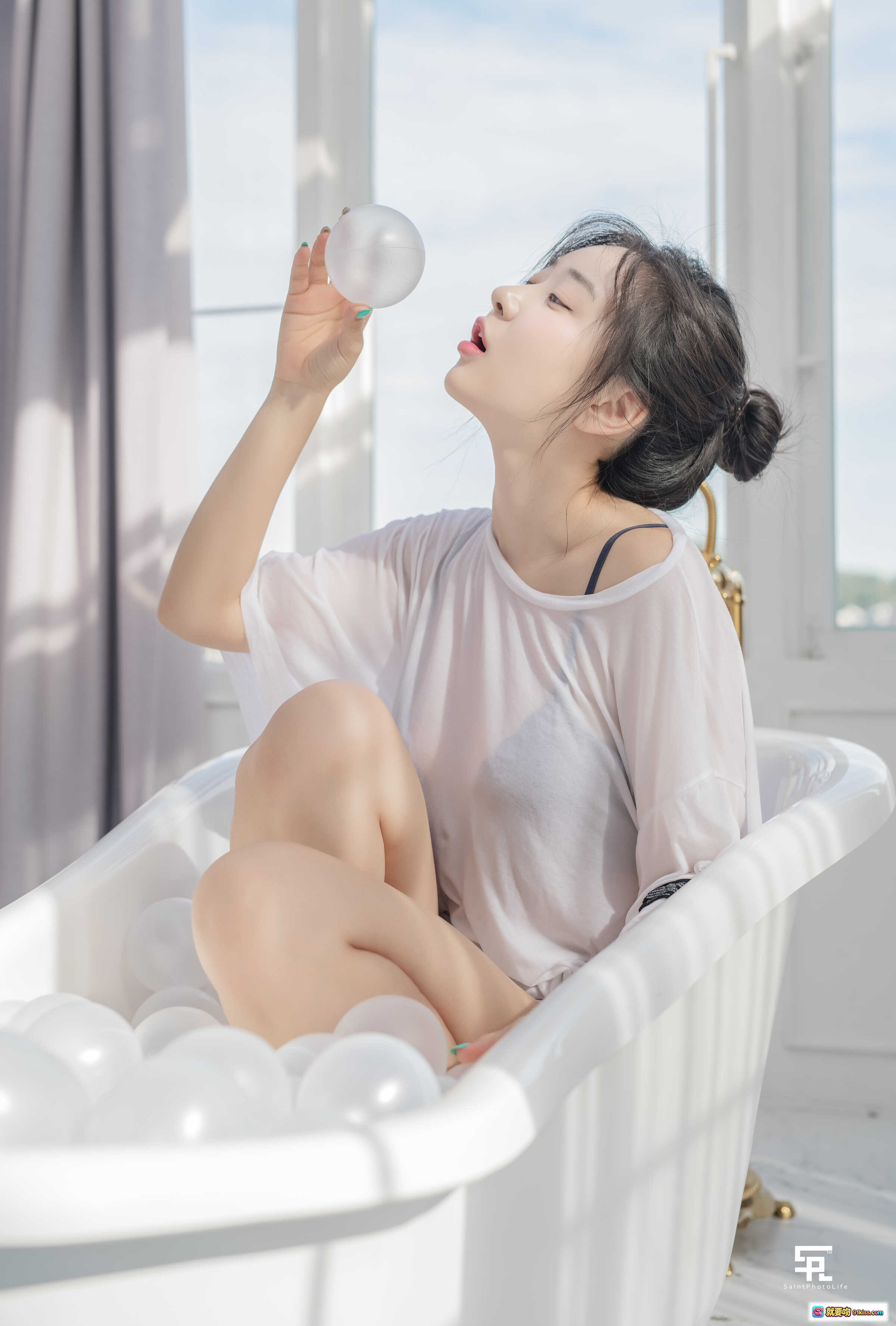 图片[10] - 韩国模特申才恩신재은NO.011 Zenny日常写真｜彩色条纹毛衣趴地绘画｜清新少女风居家艺术创作场景 - 就要吻