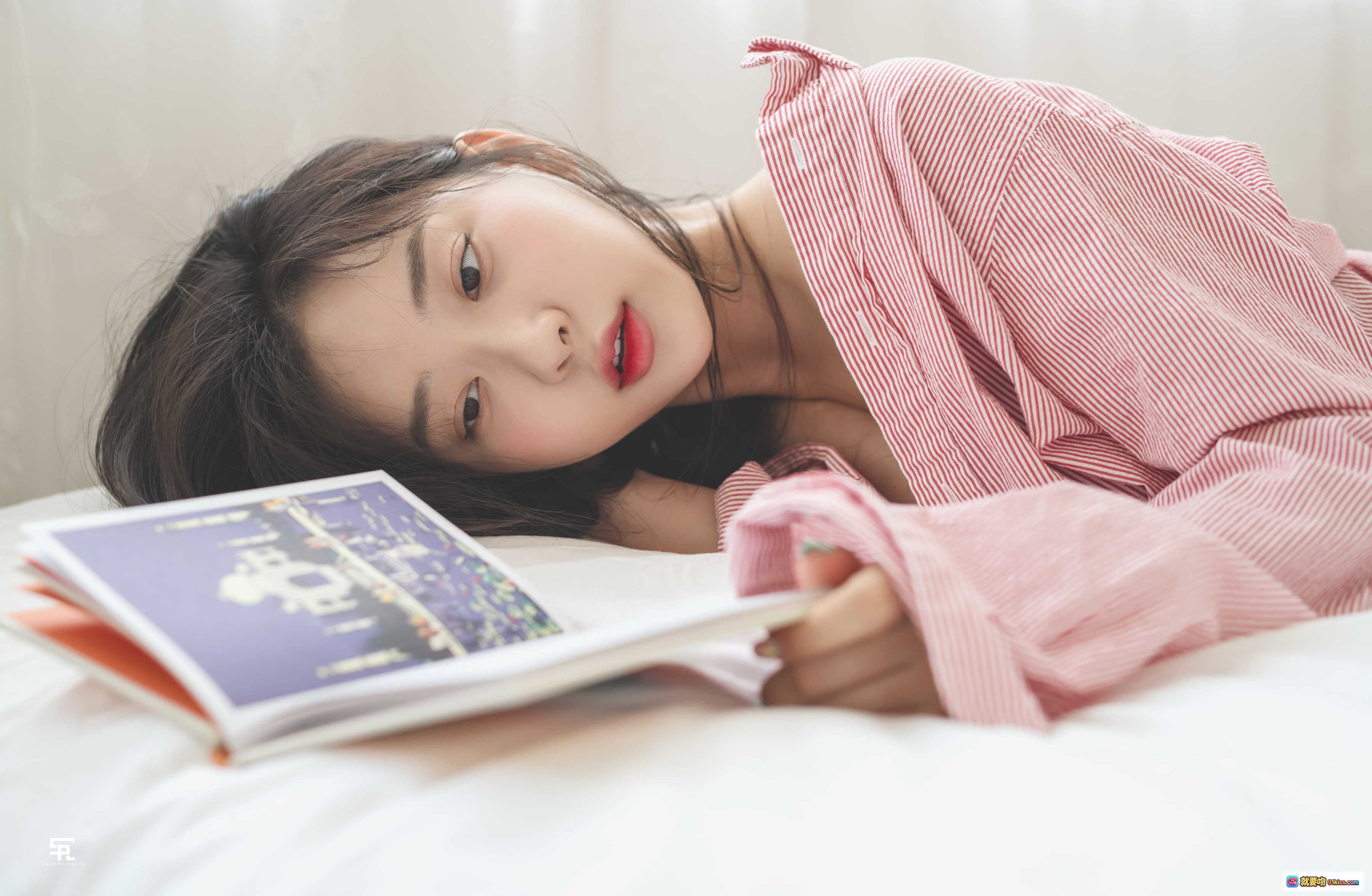 图片[5] - 韩国模特申才恩신재은NO.011 Zenny日常写真｜彩色条纹毛衣趴地绘画｜清新少女风居家艺术创作场景 - 就要吻