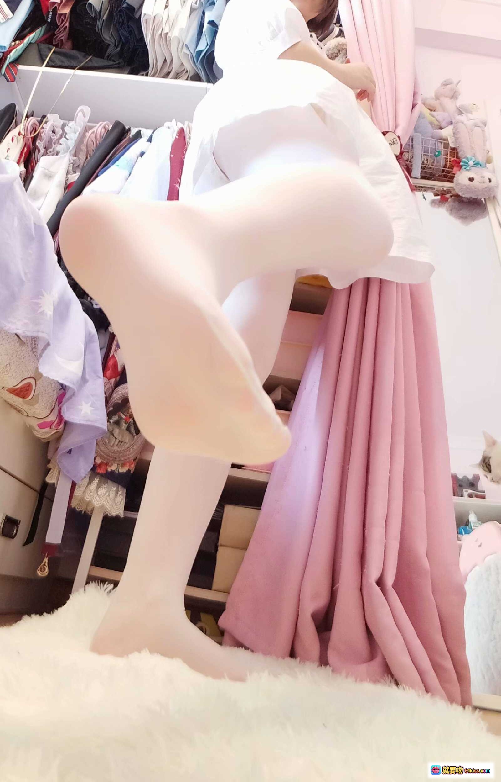 图片[5] - 古川定制VOL.010 | 白色女仆装少女写真 | 55P高清图集 | 可爱短发+蕾丝边裙装 | 室内私房风格 - 就要吻