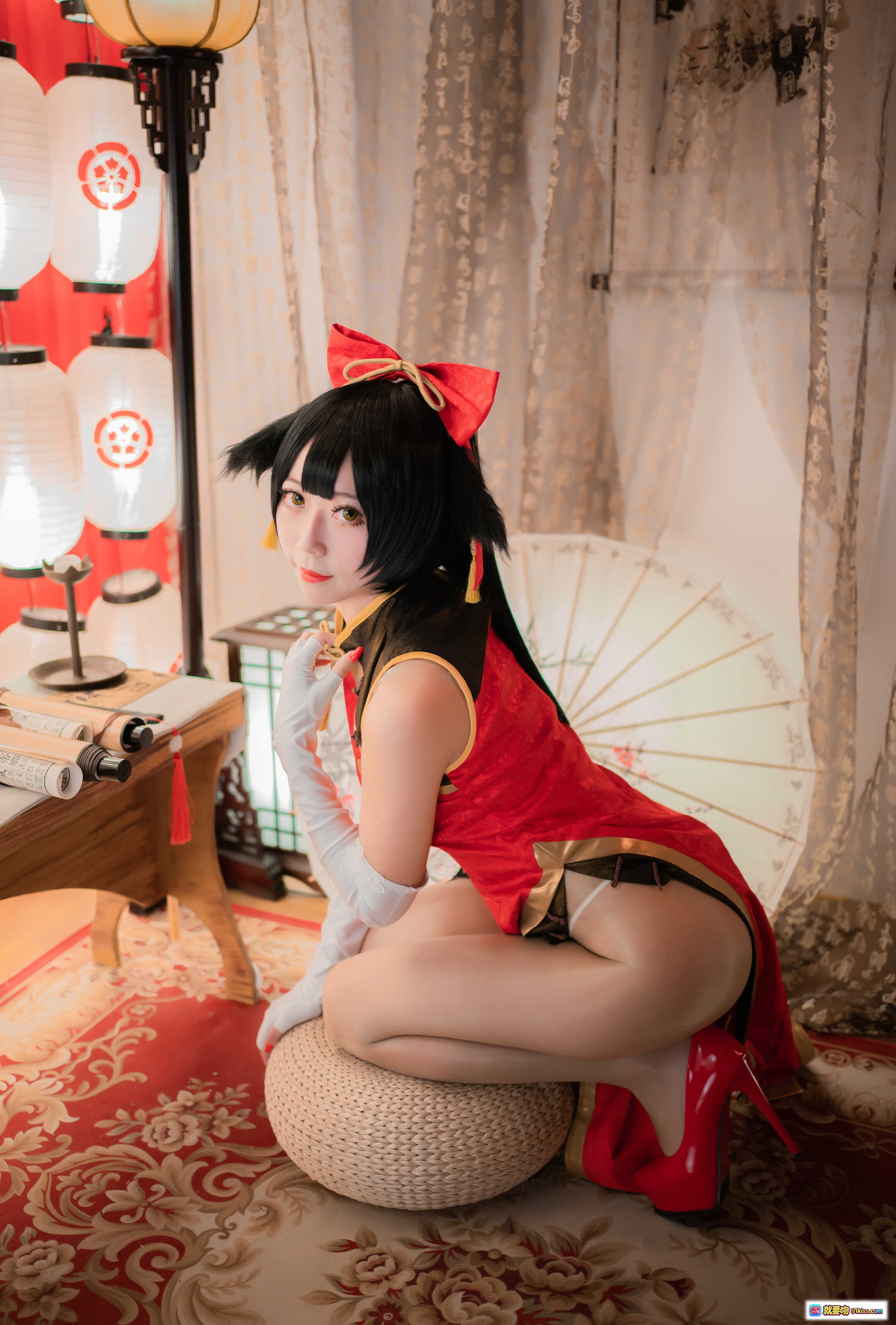 图片[1] - Money冷冷 NO.001 高雄旗袍Cosplay 红色蝴蝶结黑发少女 日式和风场景 旗袍美腿高跟鞋写真 41P高清图集 - 就要吻
