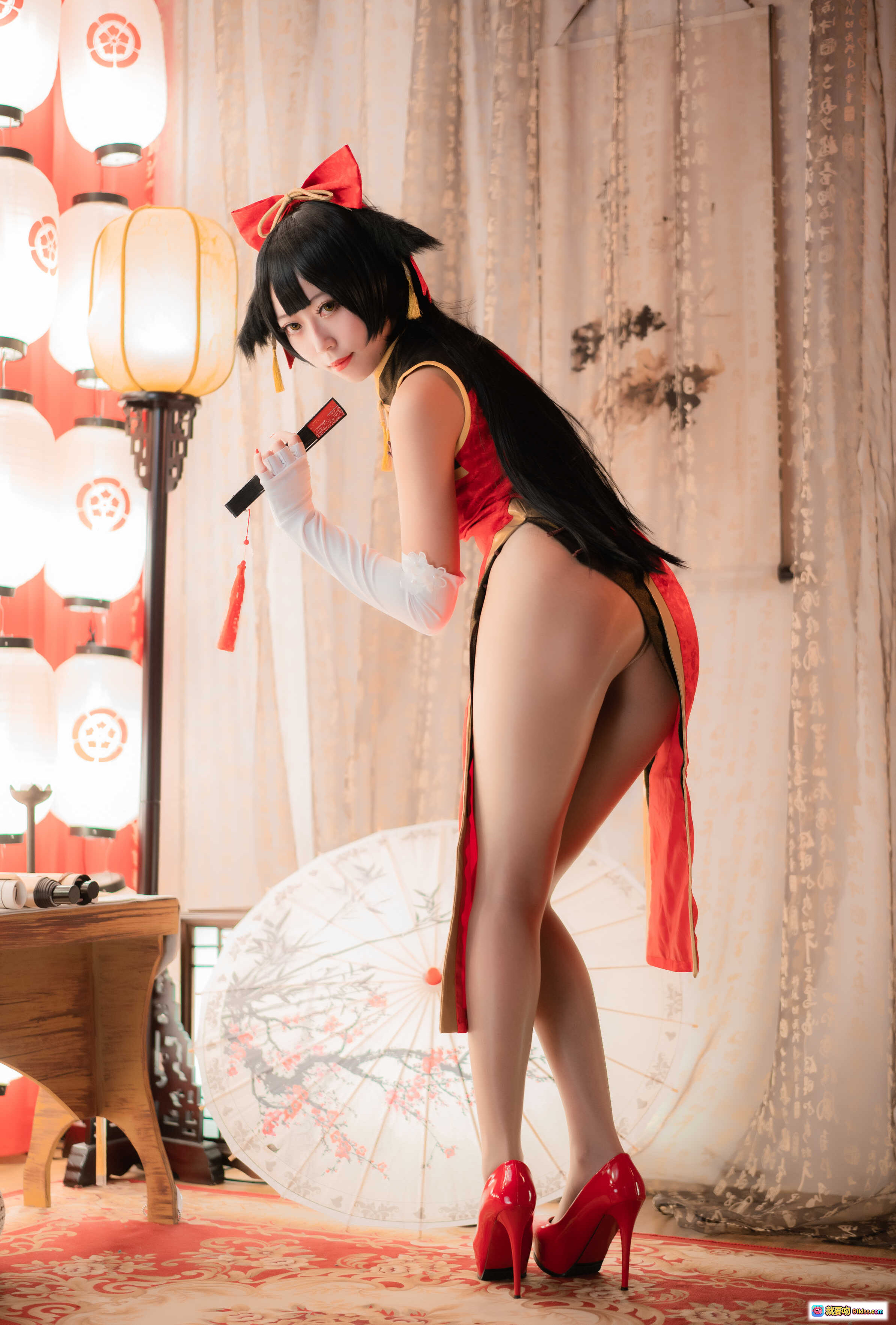 图片[9] - Money冷冷 NO.001 高雄旗袍Cosplay 红色蝴蝶结黑发少女 日式和风场景 旗袍美腿高跟鞋写真 41P高清图集 - 就要吻
