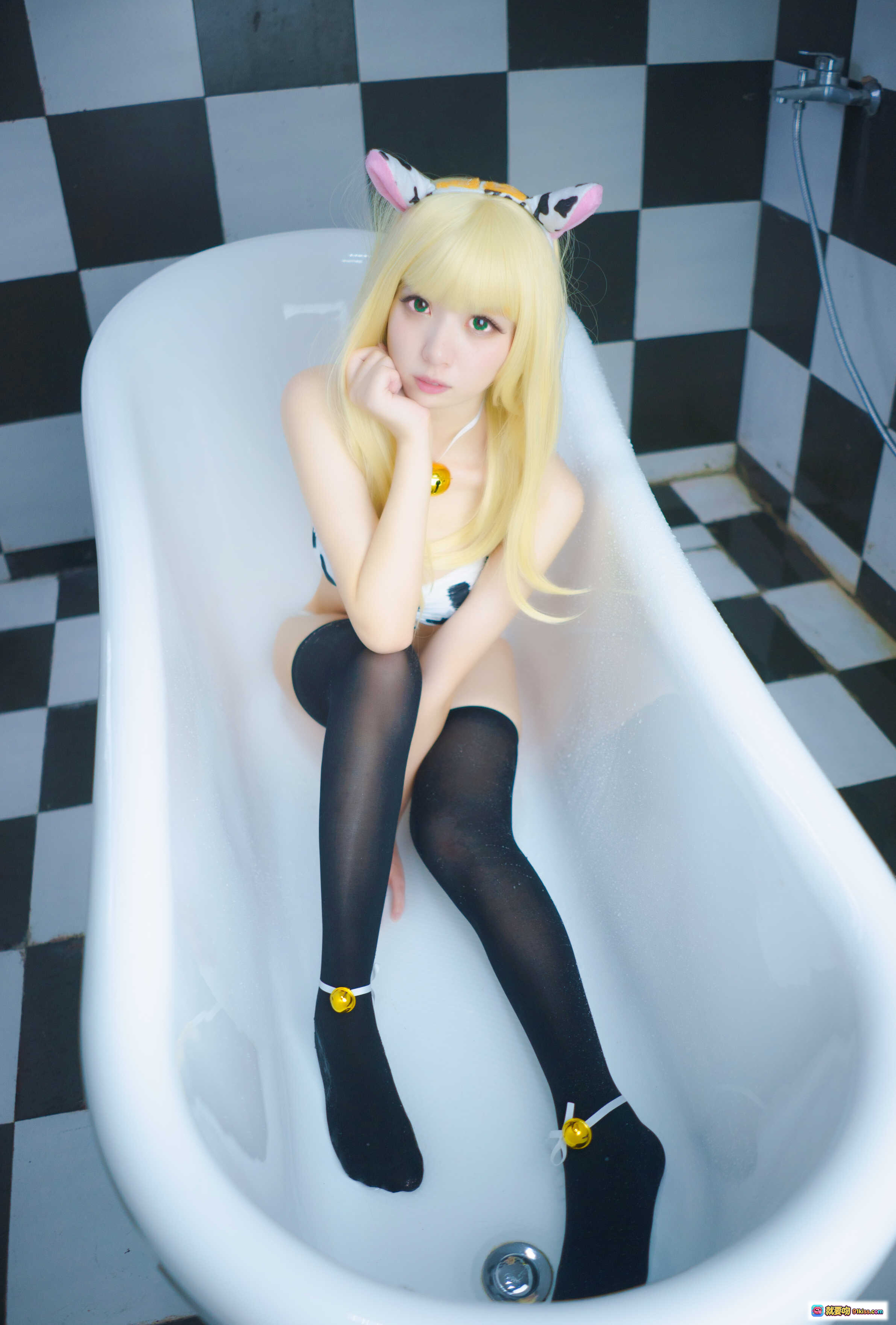 图片[4] - 闪月半NO.009柏崎星奈cosplay写真 金发牛角头饰黑白格背景性感内衣造型 - 就要吻