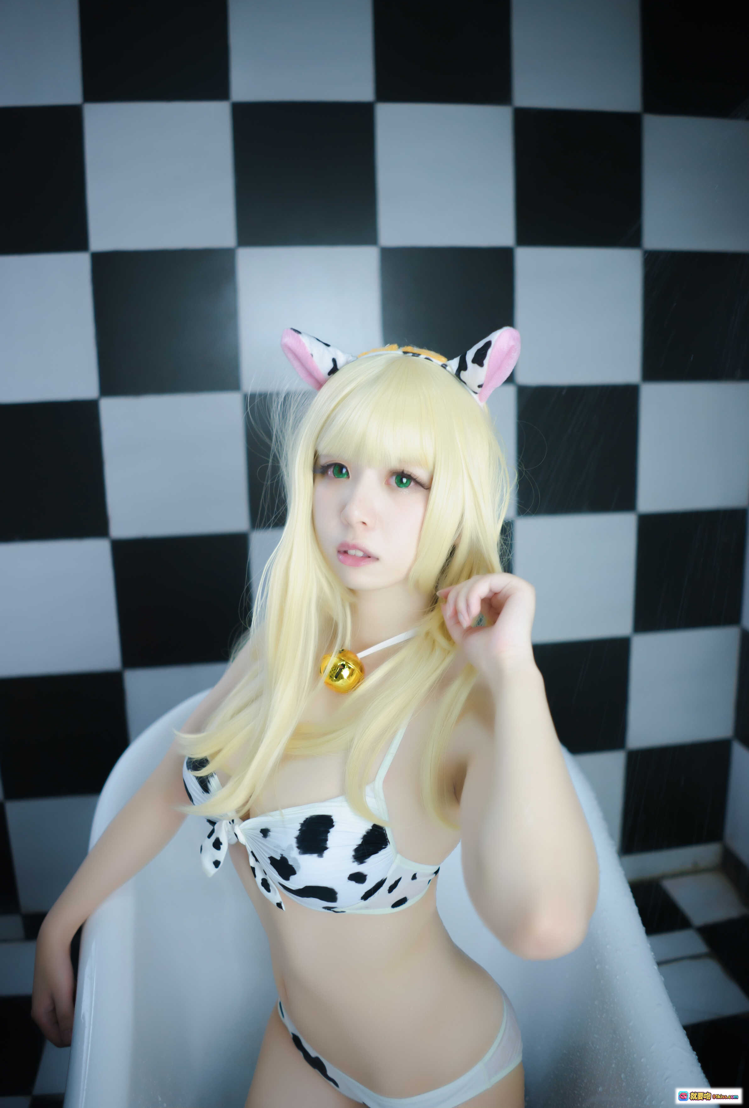 图片[2] - 闪月半NO.009柏崎星奈cosplay写真 金发牛角头饰黑白格背景性感内衣造型 - 就要吻