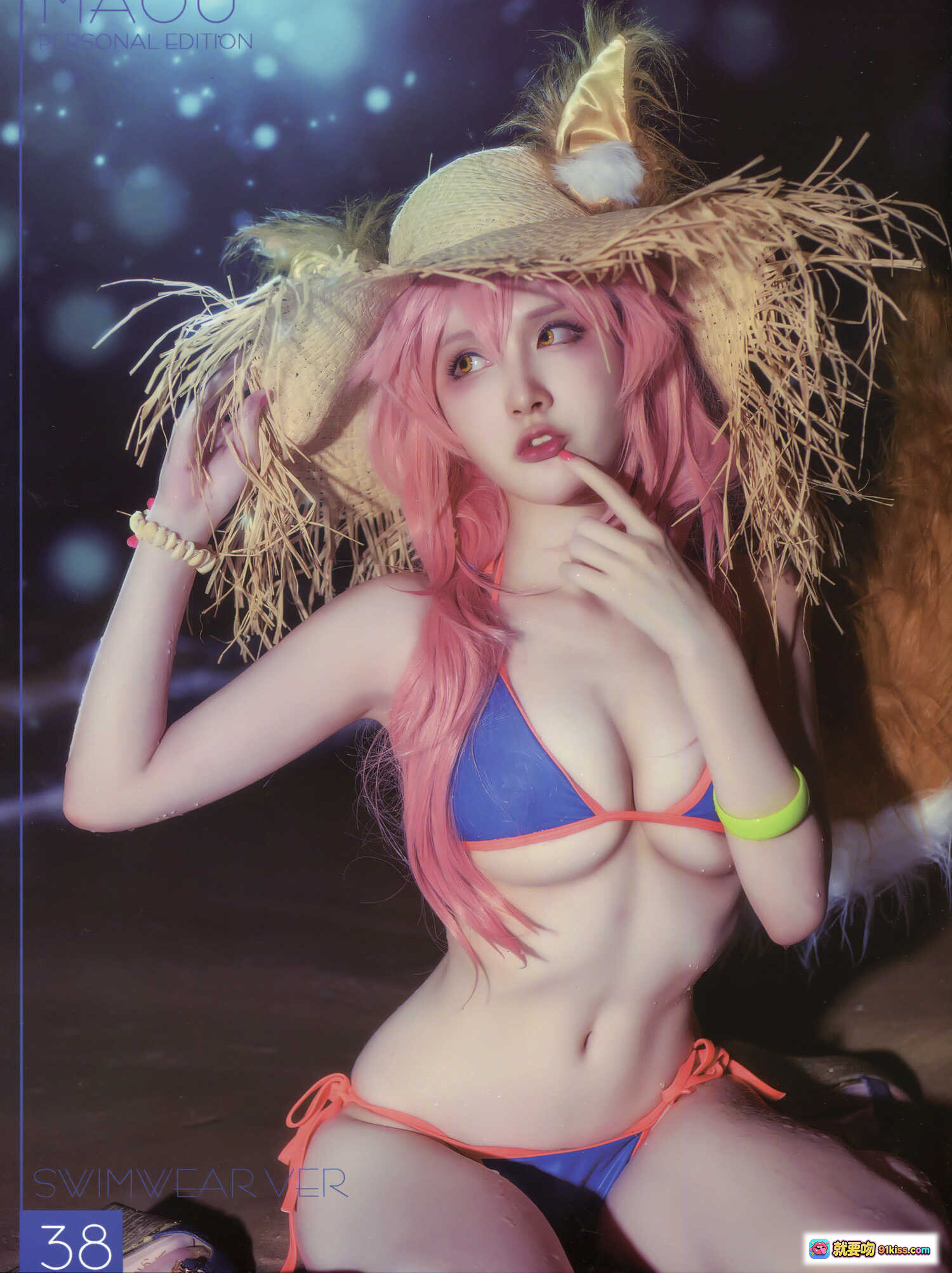 图片[2] - 玉藻前泳装Cosplay写真 | 粉发狐耳草帽少女 | MAOU个人版第36期 | 比基尼性感摆拍 | 狐尾装饰梦幻背景 - 就要吻
