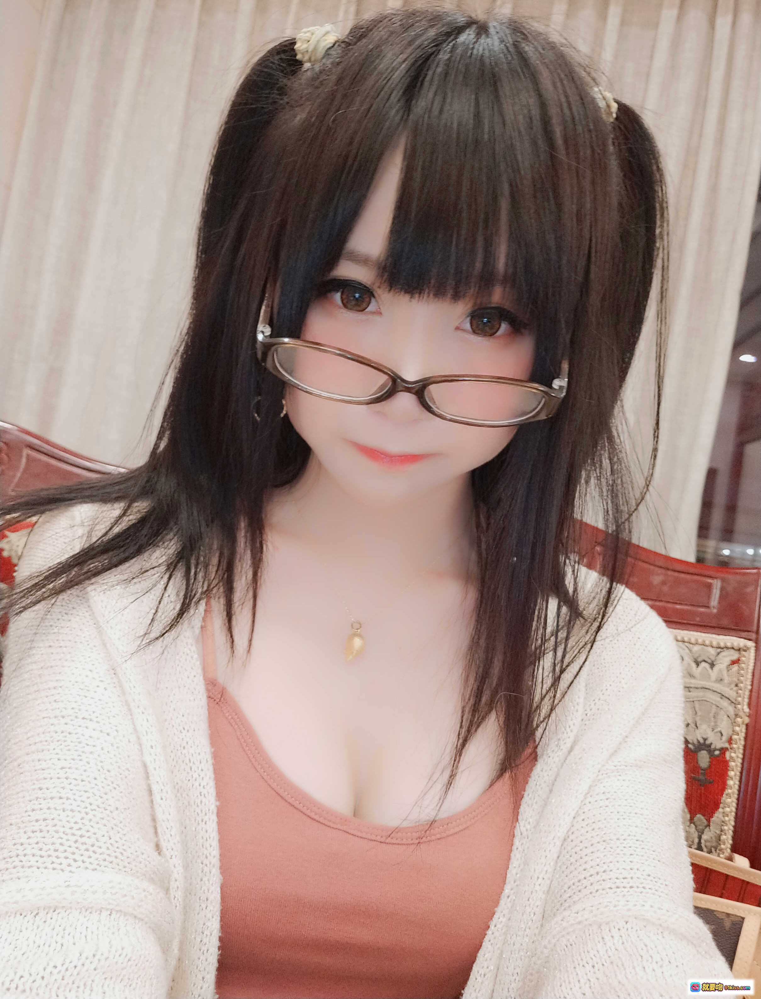 图片[10] - 摇摇乐yoyo NO.026 御姐2 双马尾黑发眼镜少女 蓝白水手服黑丝袜 坐姿捂嘴害羞表情 室内灯光氛围写真 - 就要吻