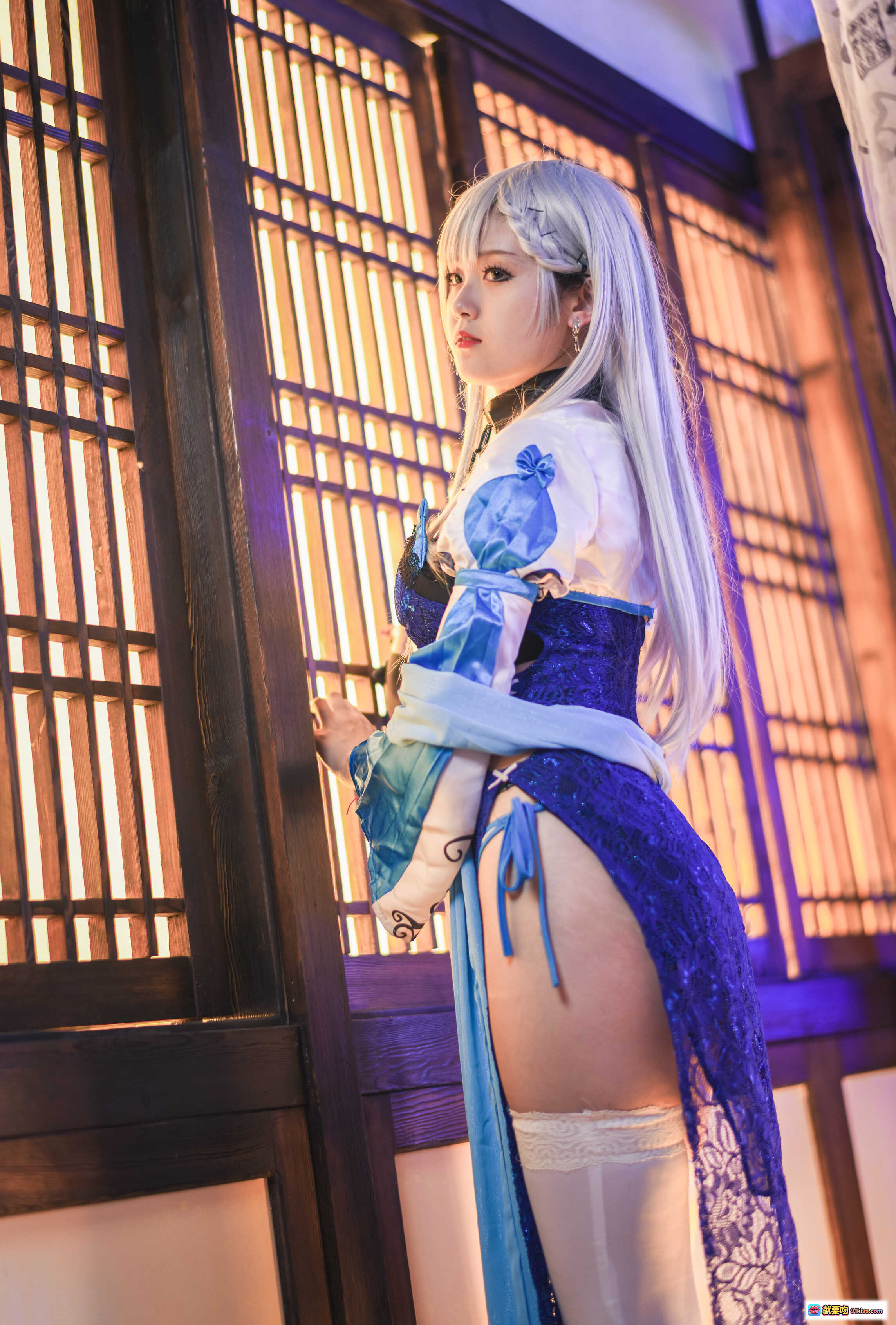 图片[2] - 秋楚楚贝法不知火Cosplay写真｜蓝白蕾丝旗袍+白丝美腿+日式和风场景｜34P高清图集 - 就要吻
