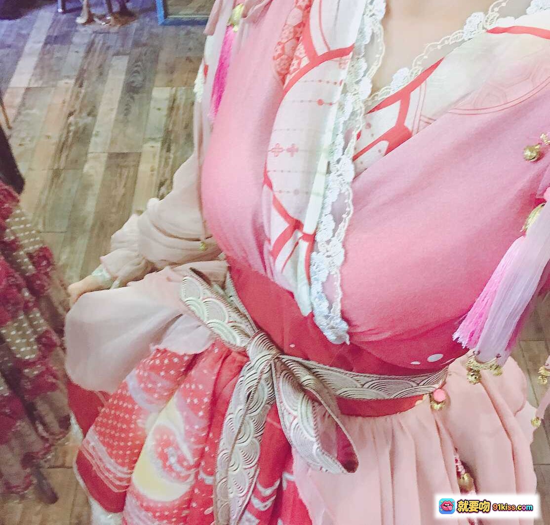 图片[4] - 陆卿卿NO.001 Lo娘写真｜粉色洛丽塔洋装+蕾丝头饰+复古宫廷风+手持花束+精致妆容+14P高清图集 - 就要吻