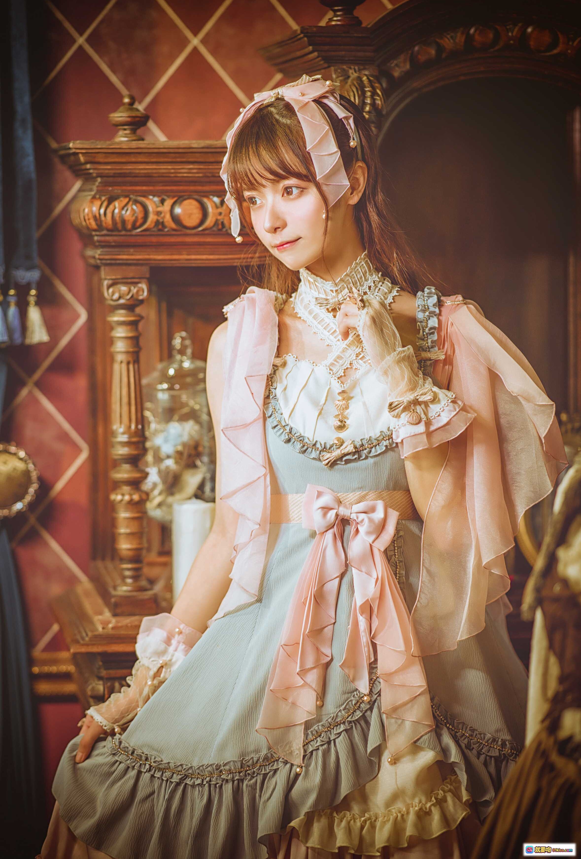 图片[6] - 陆卿卿NO.001 Lo娘写真｜粉色洛丽塔洋装+蕾丝头饰+复古宫廷风+手持花束+精致妆容+14P高清图集 - 就要吻