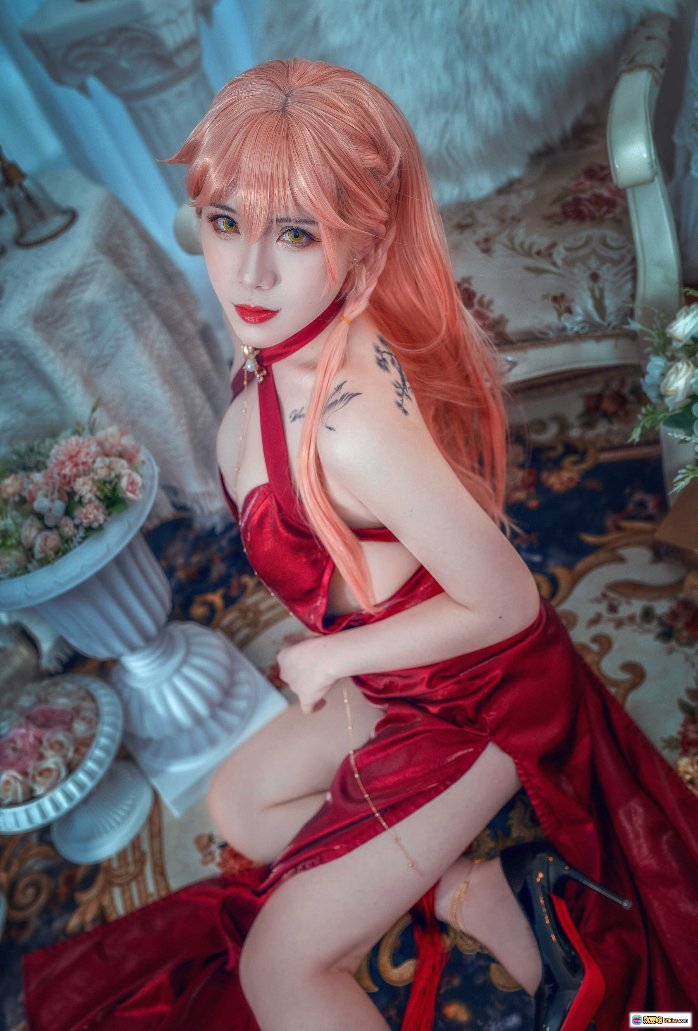 图片[6] - 羊大真人NO.008 Ots-14礼服写真｜红裙性感Cosplay｜羽毛背景奢华风｜16P高清图集 - 就要吻