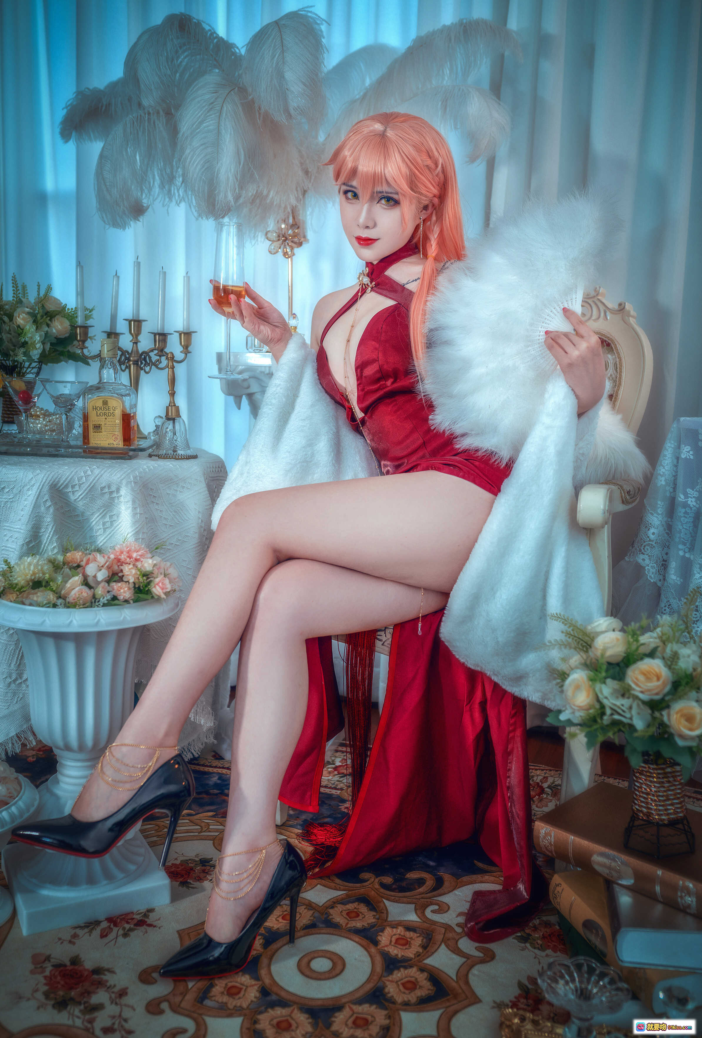 图片[10] - 羊大真人NO.008 Ots-14礼服写真｜红裙性感Cosplay｜羽毛背景奢华风｜16P高清图集 - 就要吻