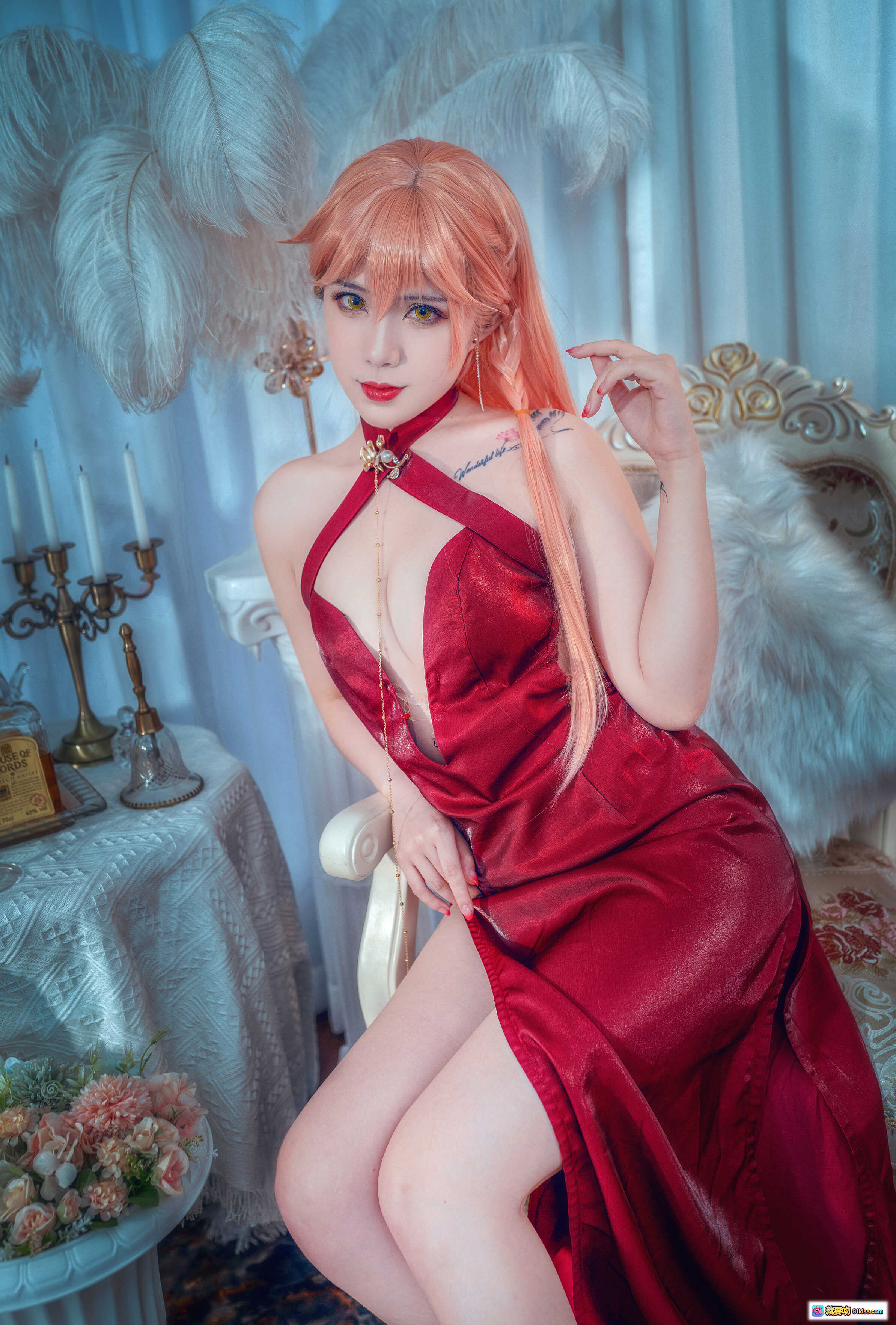 羊大真人NO.008 Ots-14礼服写真｜红裙性感Cosplay｜羽毛背景奢华风｜16P高清图集 - 就要吻