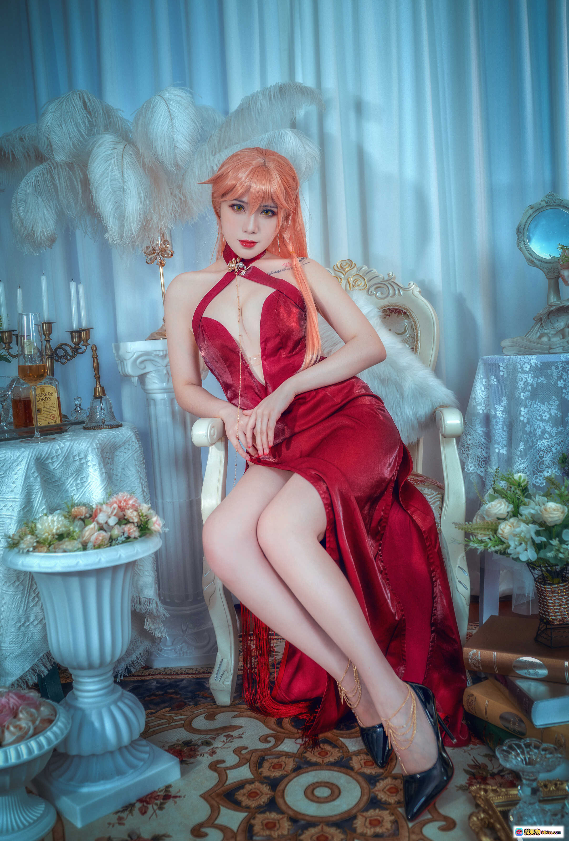 图片[8] - 羊大真人NO.008 Ots-14礼服写真｜红裙性感Cosplay｜羽毛背景奢华风｜16P高清图集 - 就要吻