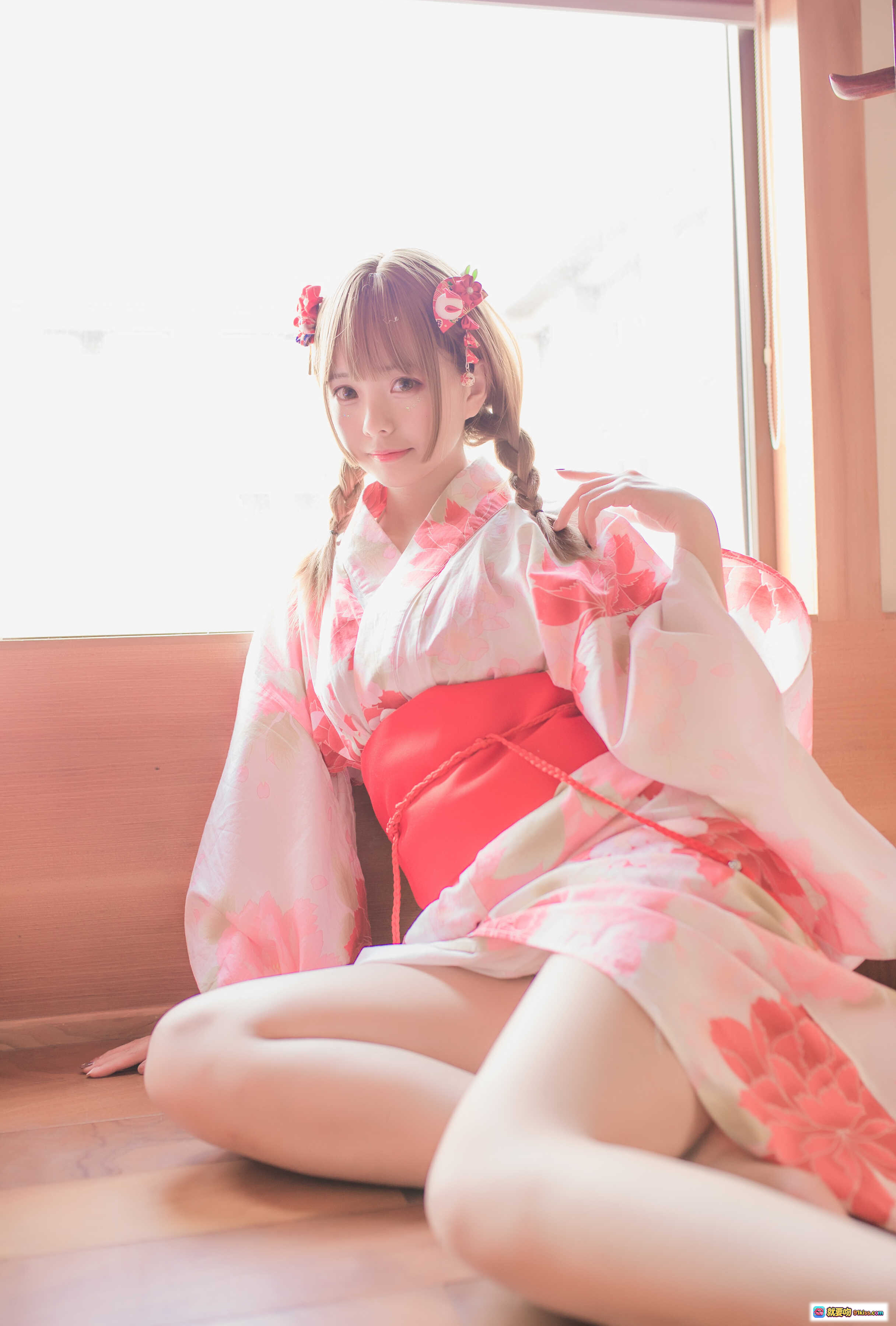 图片[5] - Yoko宅夏NO.008妹汤物语和服写真｜日系少女黄泳衣+红白樱花浴衣｜窗边坐姿美腿特写｜53P高清图集 - 就要吻