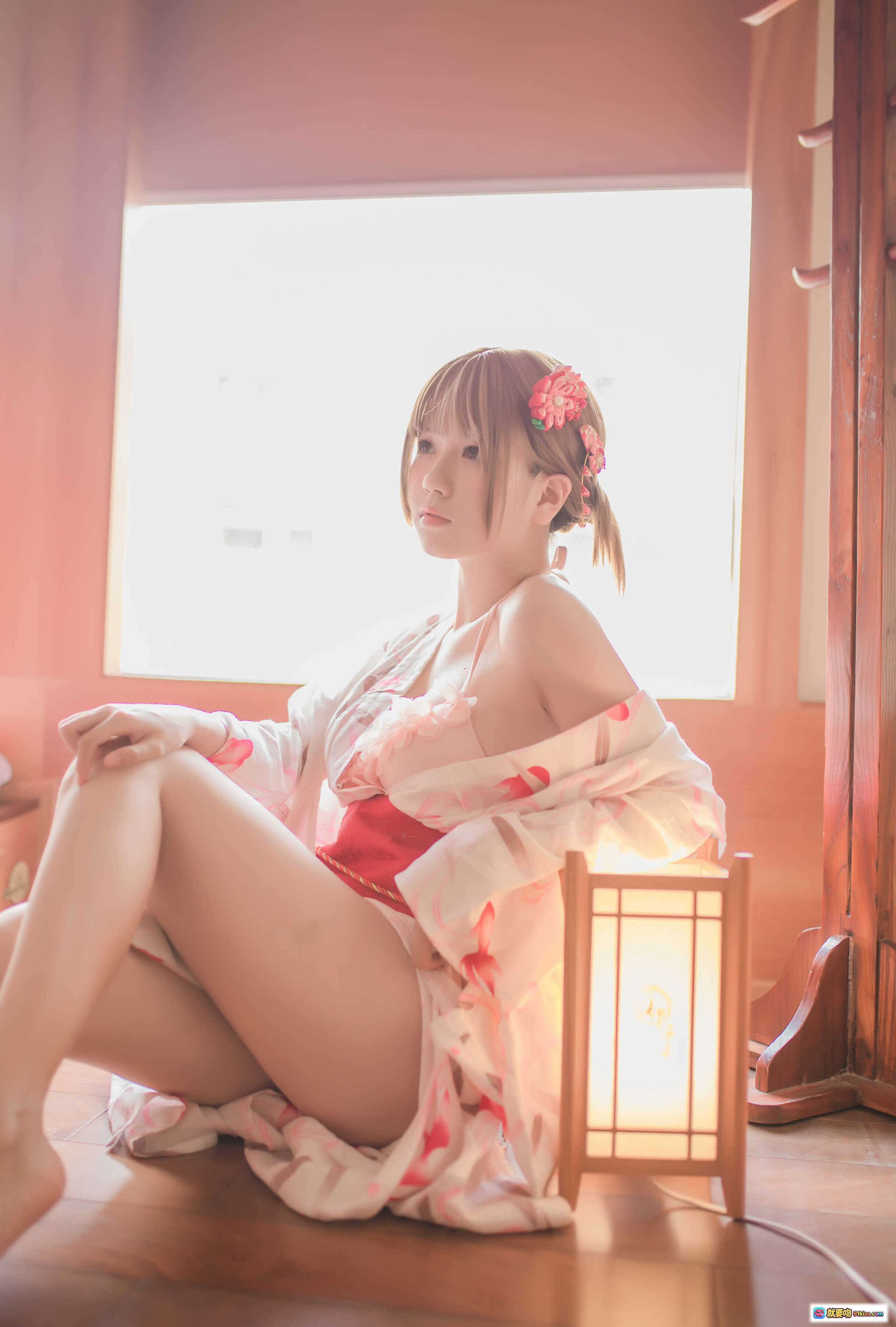 图片[9] - Yoko宅夏NO.008妹汤物语和服写真｜日系少女黄泳衣+红白樱花浴衣｜窗边坐姿美腿特写｜53P高清图集 - 就要吻