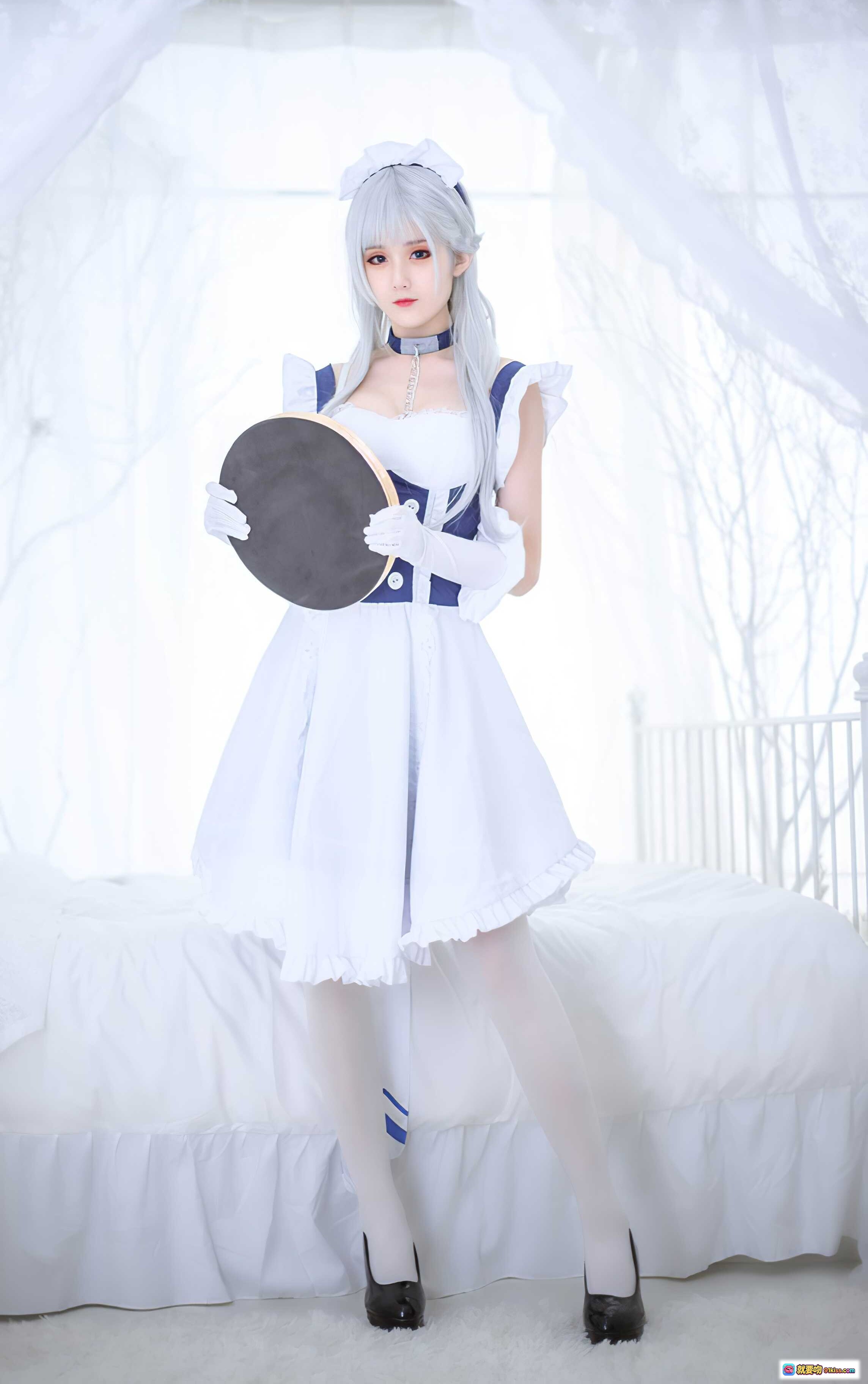 图片[6] - 秋楚楚贝尔法斯特女仆cosplay写真｜银发白裙蓝饰精致女仆装｜优雅性感甜美风格｜9P高清图集 - 就要吻