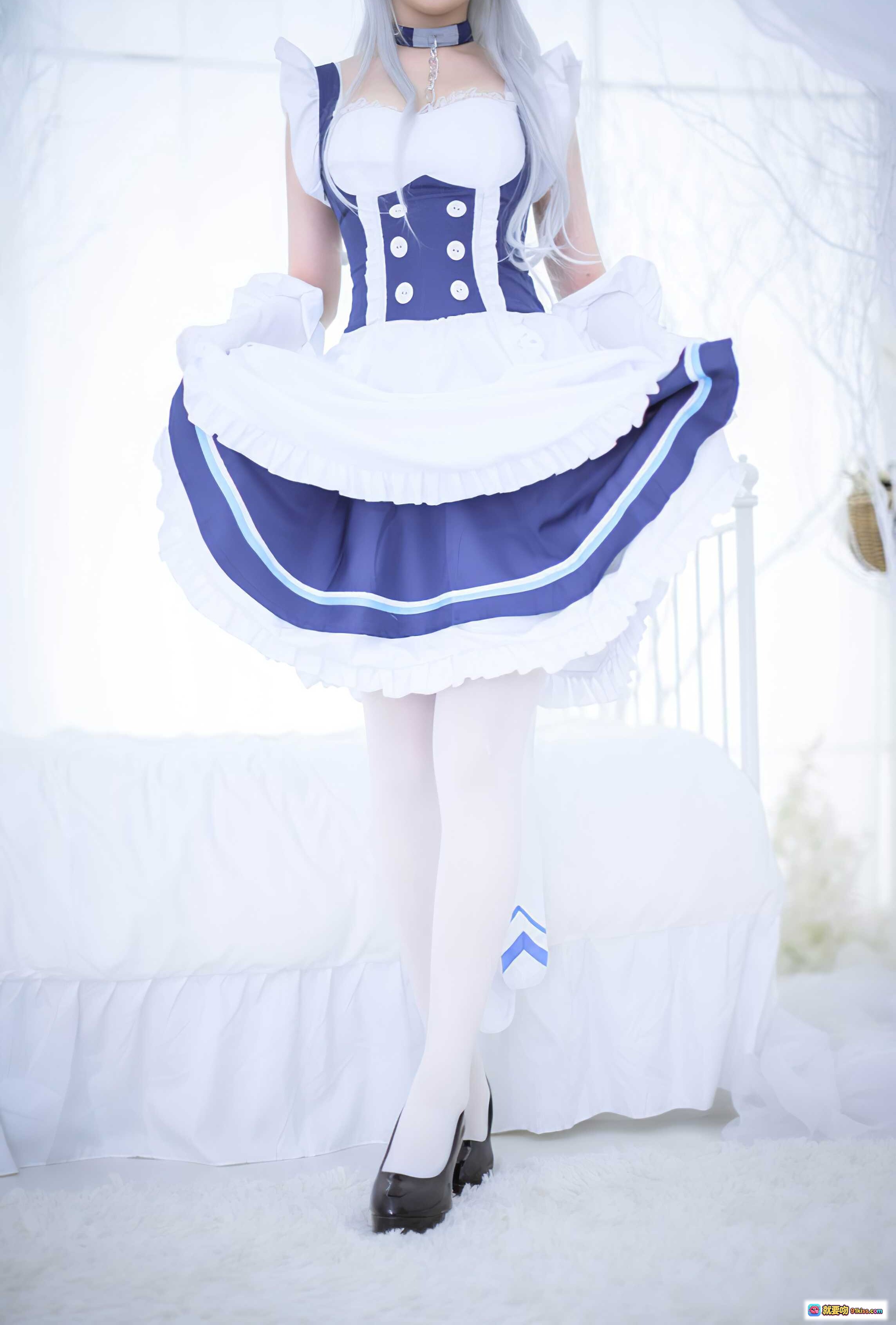 图片[2] - 秋楚楚贝尔法斯特女仆cosplay写真｜银发白裙蓝饰精致女仆装｜优雅性感甜美风格｜9P高清图集 - 就要吻