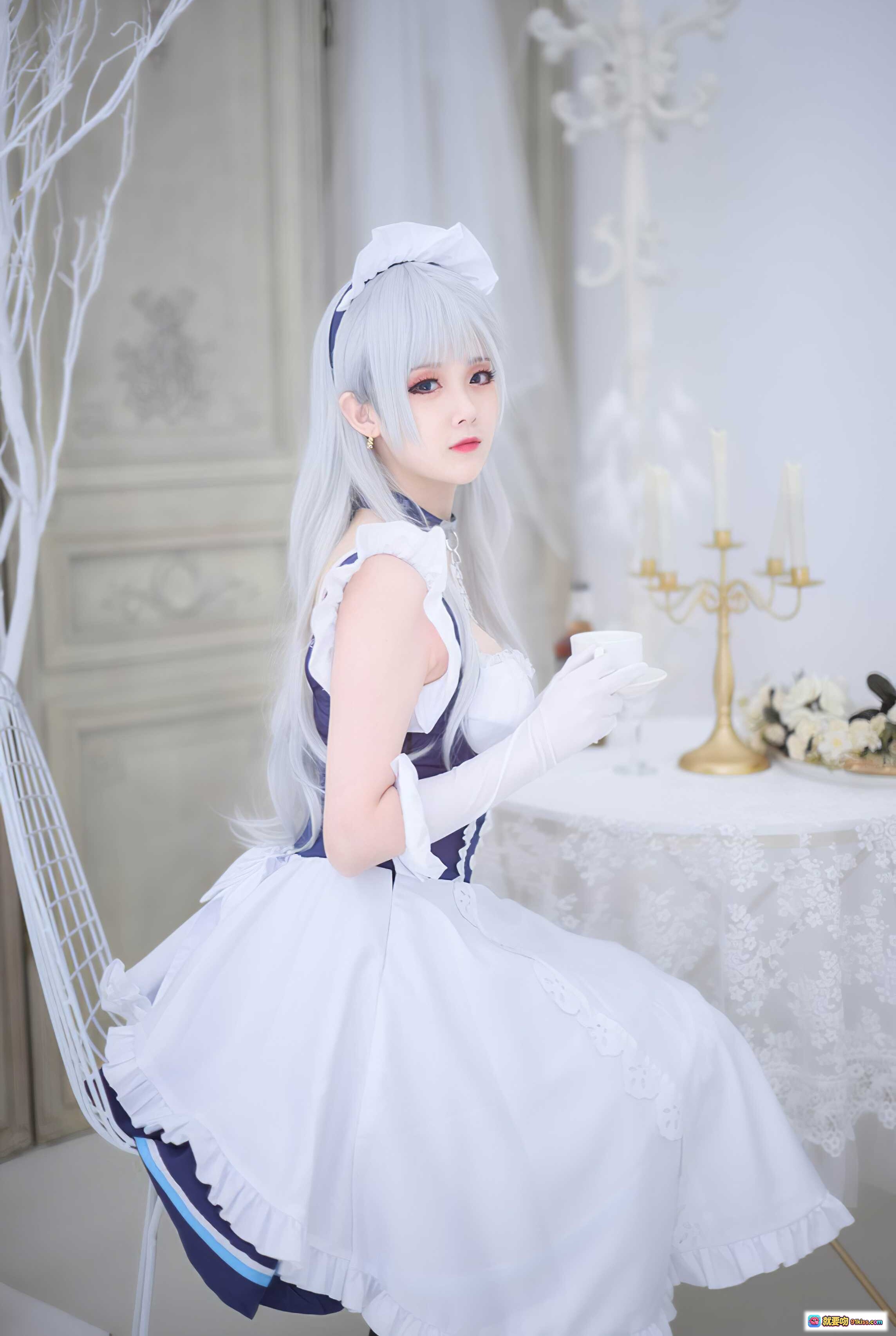 图片[4] - 秋楚楚贝尔法斯特女仆cosplay写真｜银发白裙蓝饰精致女仆装｜优雅性感甜美风格｜9P高清图集 - 就要吻