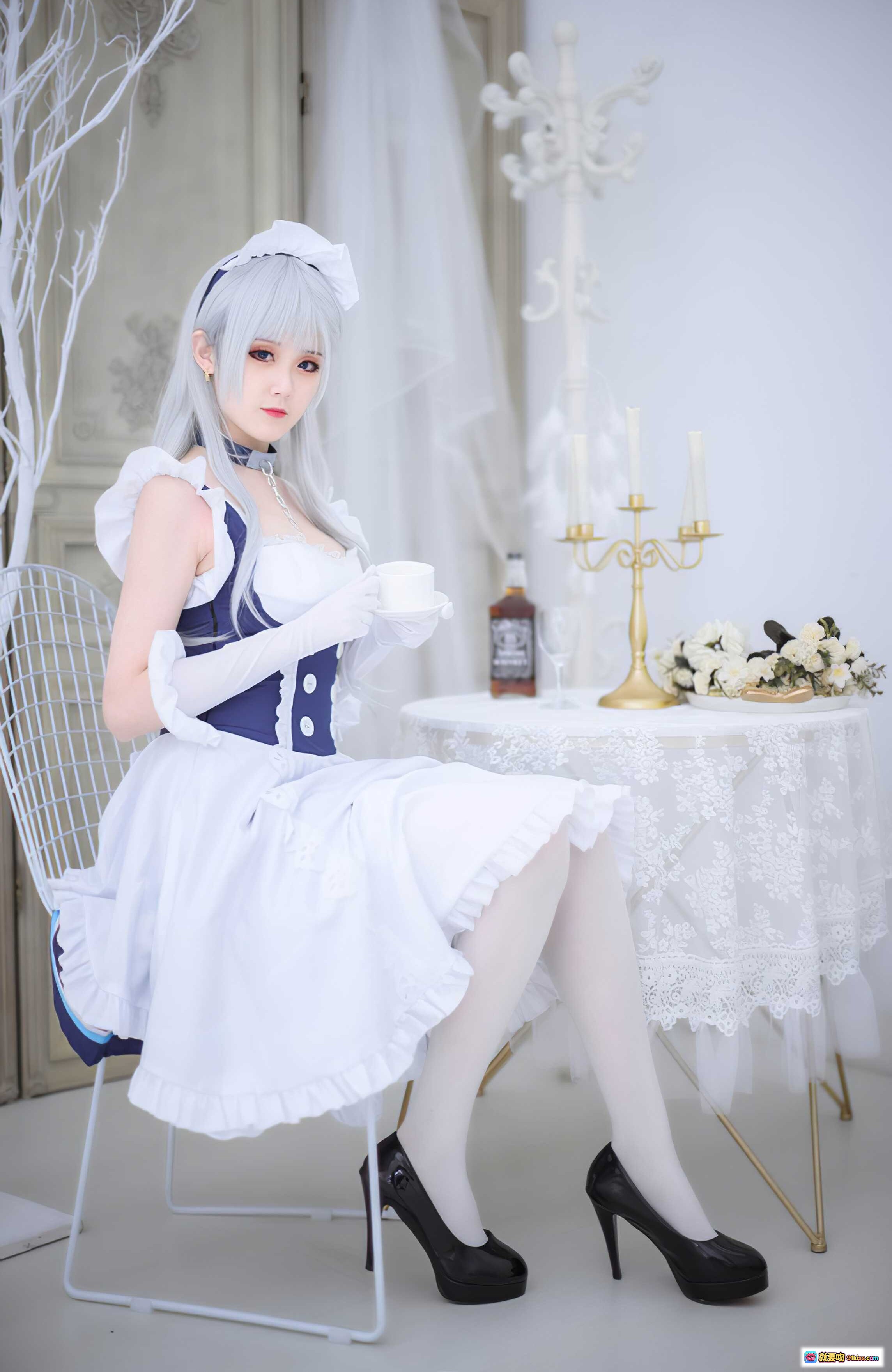 图片[7] - 秋楚楚贝尔法斯特女仆cosplay写真｜银发白裙蓝饰精致女仆装｜优雅性感甜美风格｜9P高清图集 - 就要吻