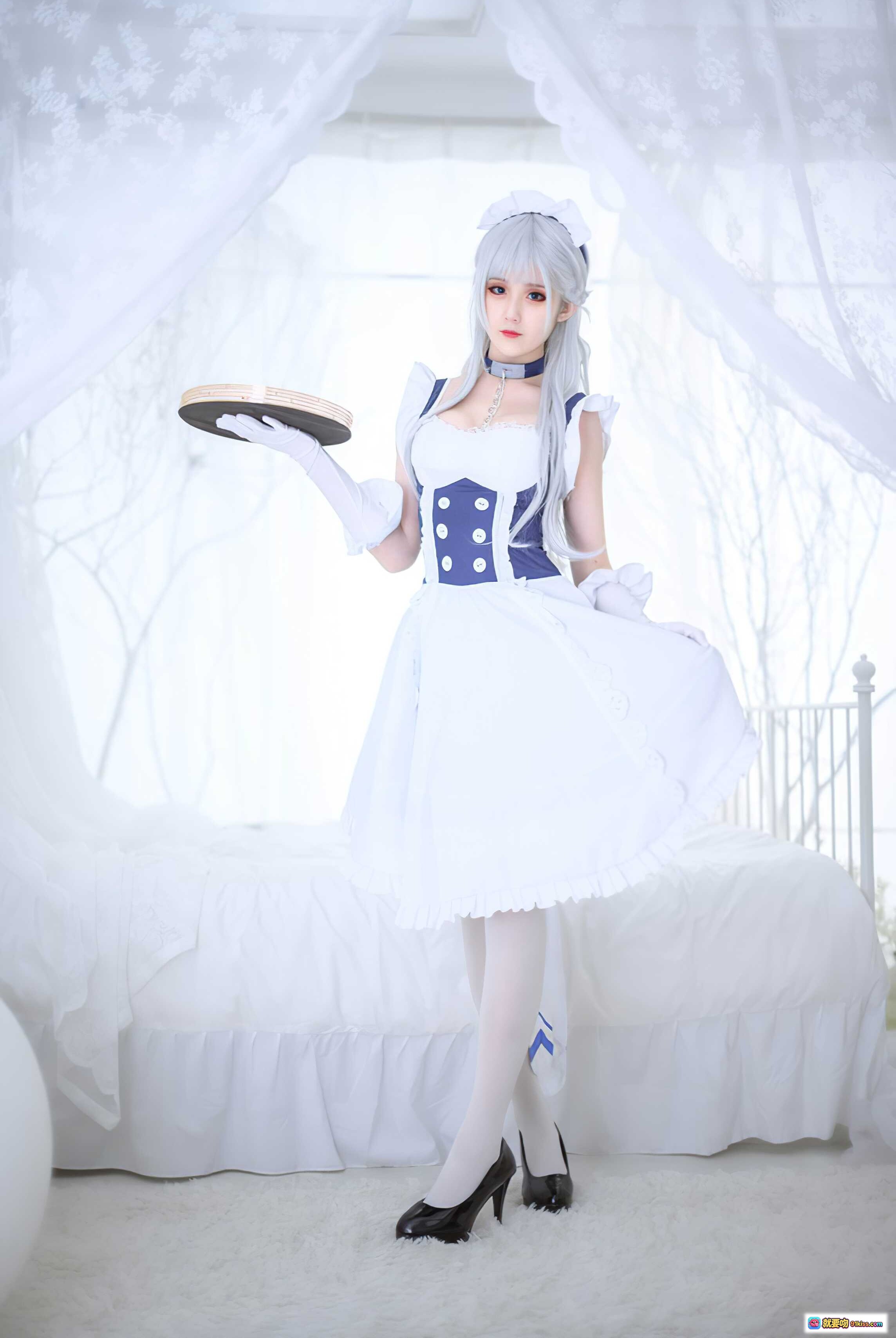 图片[9] - 秋楚楚贝尔法斯特女仆cosplay写真｜银发白裙蓝饰精致女仆装｜优雅性感甜美风格｜9P高清图集 - 就要吻