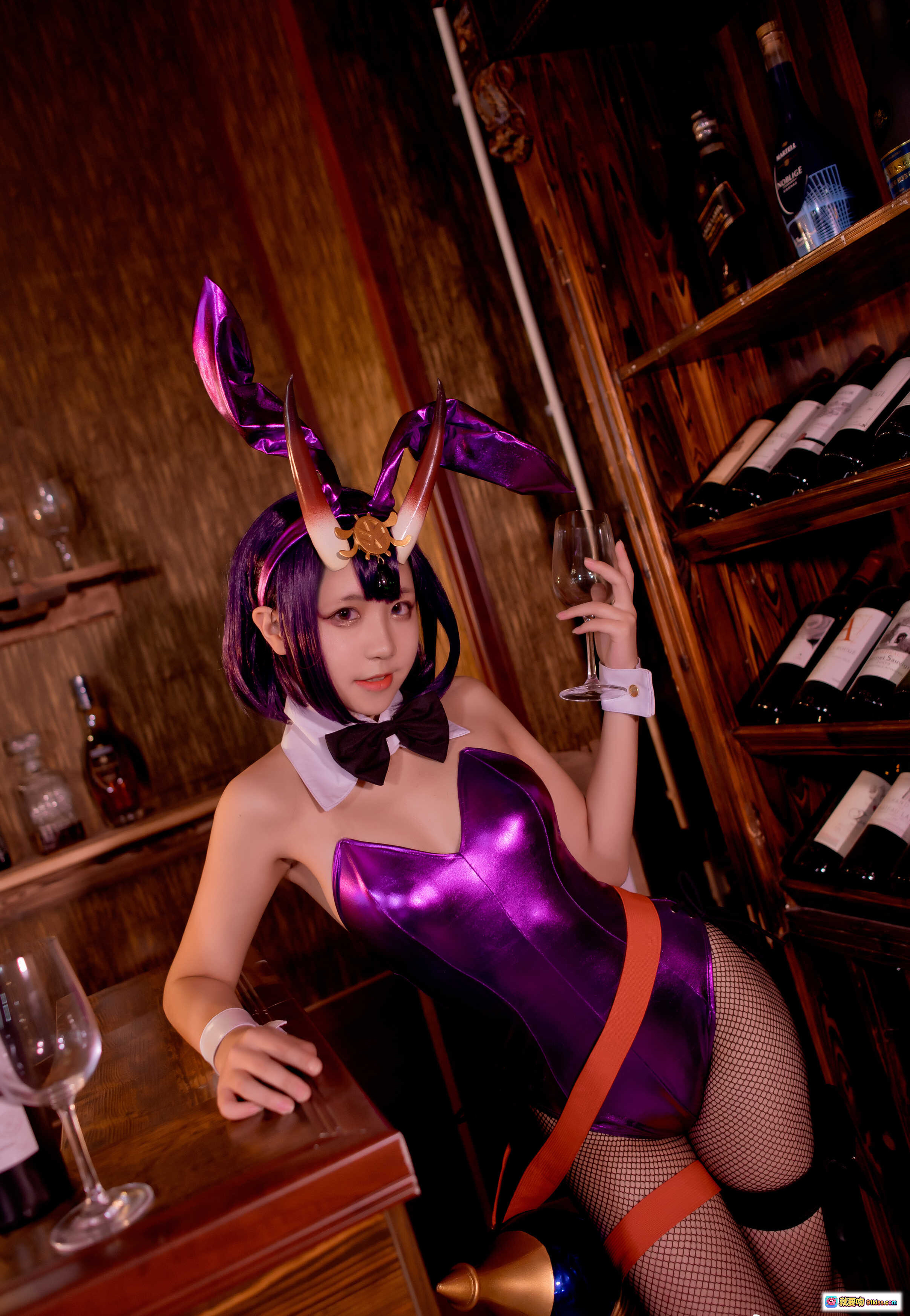 图片[3] - 蓝小沂KiKi酒吞童子Cosplay紫发兔耳装酒吧场景性感背影写真9P高清图集 - 就要吻