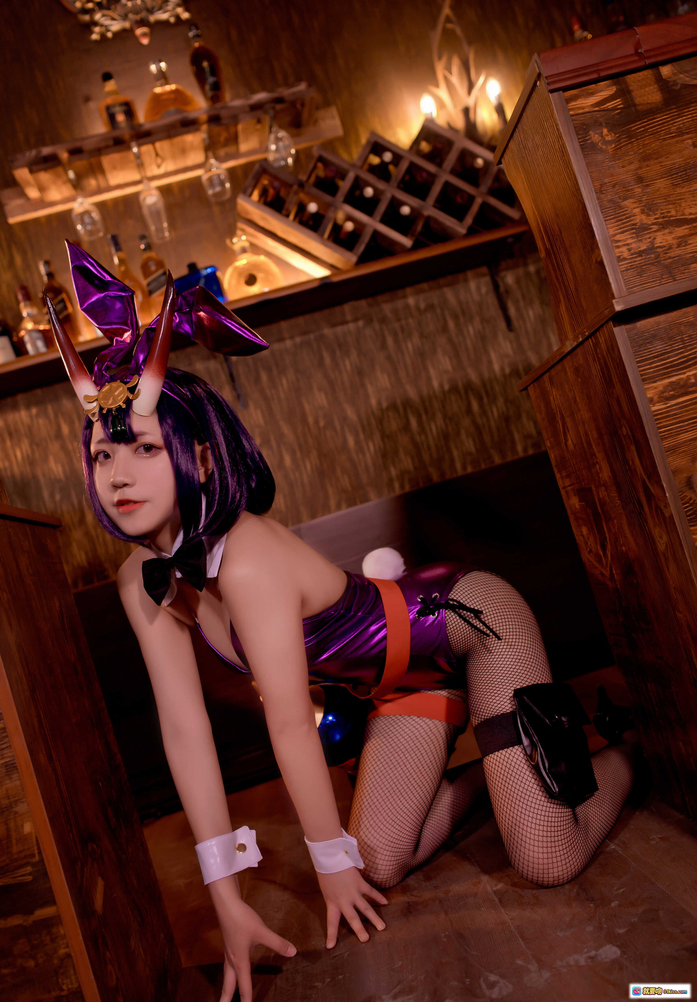 图片[6] - 蓝小沂KiKi酒吞童子Cosplay紫发兔耳装酒吧场景性感背影写真9P高清图集 - 就要吻