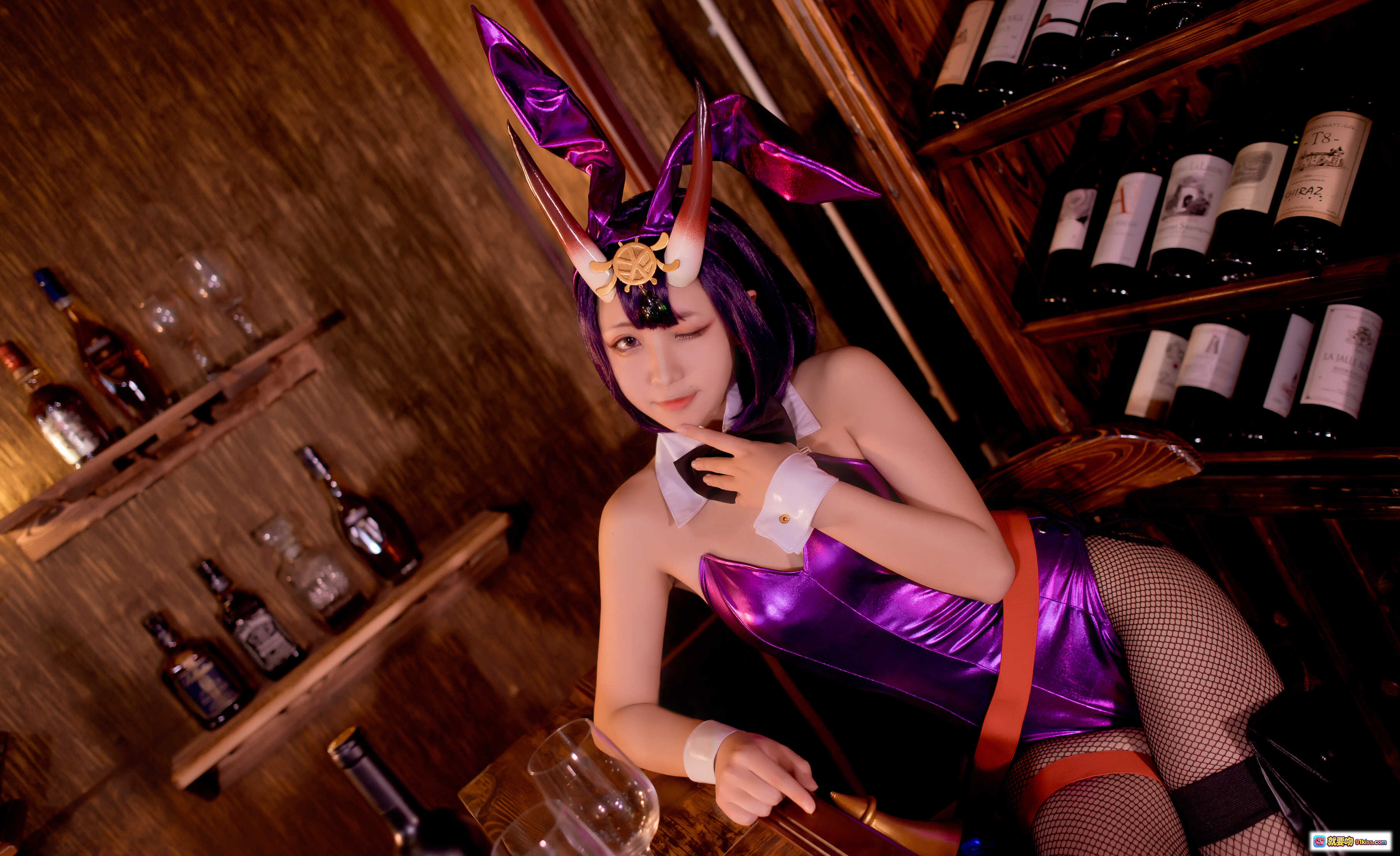 图片[7] - 蓝小沂KiKi酒吞童子Cosplay紫发兔耳装酒吧场景性感背影写真9P高清图集 - 就要吻