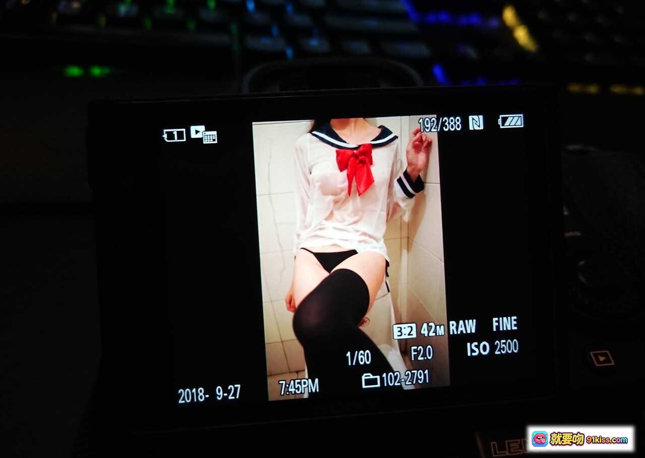 图片[10] - 爱老师汤不热NO.040写真集69P3V22MB高清RAW原图F2.0大光圈ISO3200夜拍实拍8:13PM校园风红领结黑丝美腿 - 就要吻