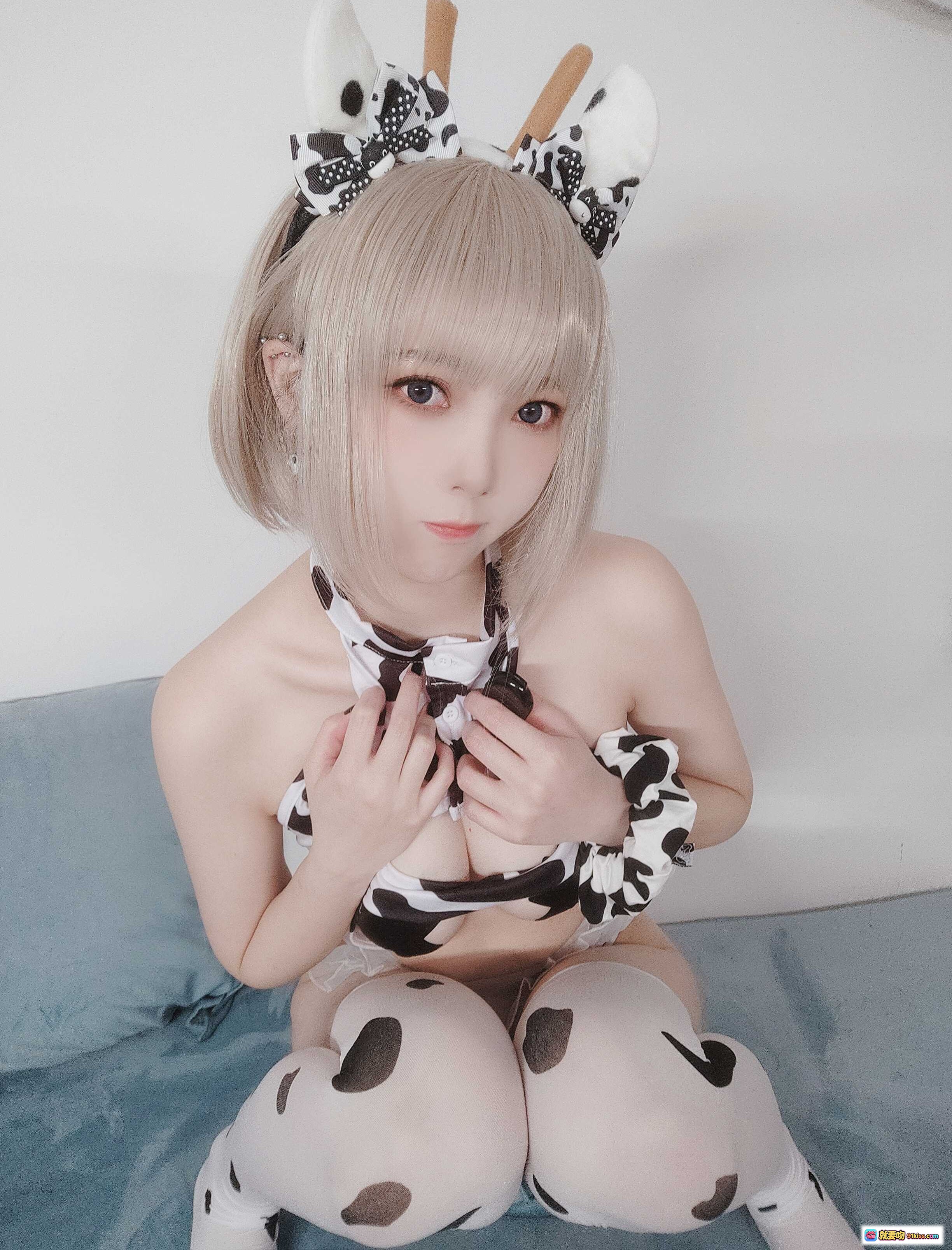 图片[10] - 名濑弥七奶牛主题Cosplay写真｜黑白斑点内衣+长筒袜+牛角发饰｜50P高清图集 - 就要吻