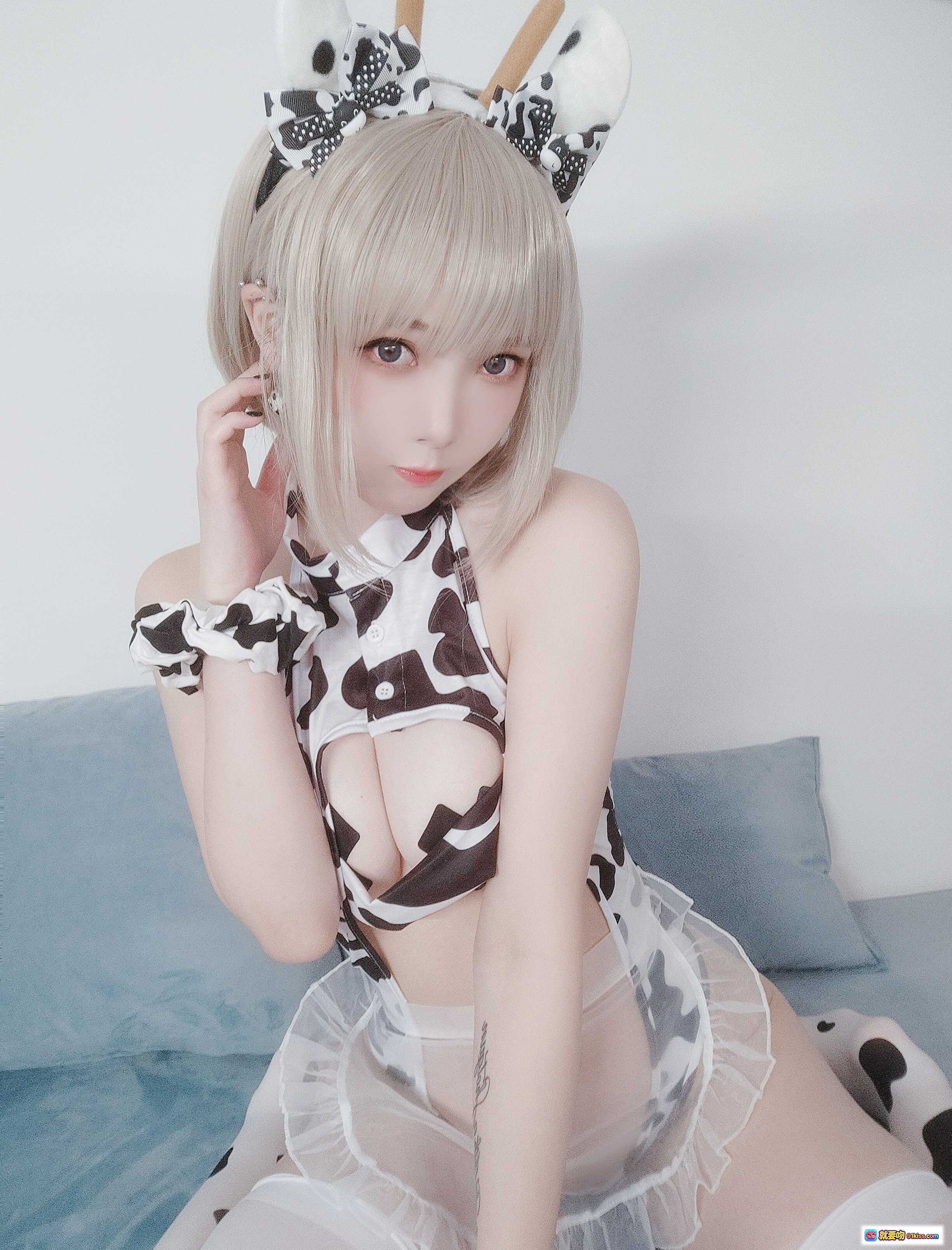 图片[2] - 名濑弥七奶牛主题Cosplay写真｜黑白斑点内衣+长筒袜+牛角发饰｜50P高清图集 - 就要吻