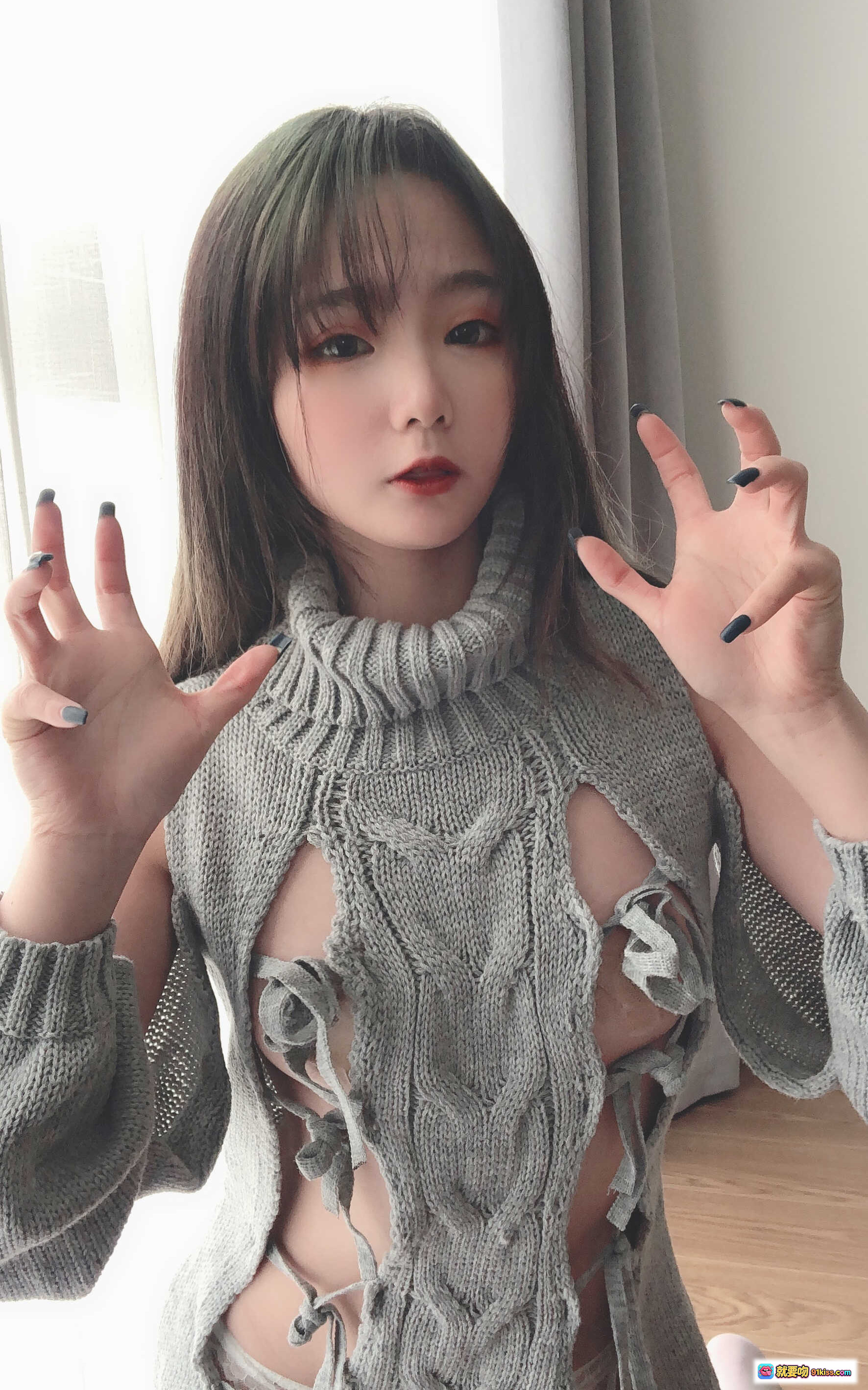 图片[2] - 青水NO.002 73毛衣穿搭写真 | 高领镂空针织衫 | 性感系带设计 | 黑甲美少女 | 室内私房风 | 14P高清图集 - 就要吻