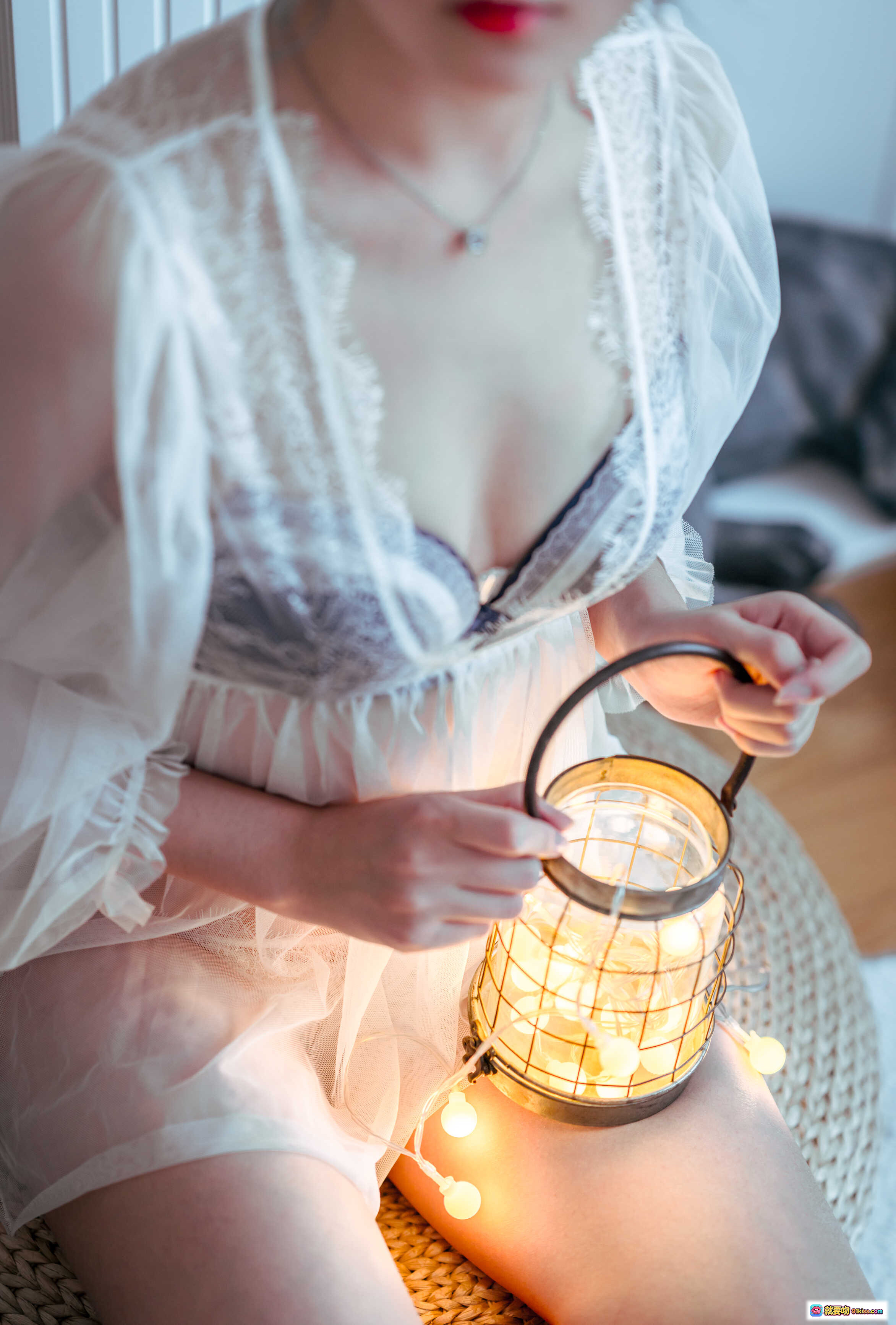 图片[6] - 秋楚楚私房写真调色版 | 白纱透视蕾丝内衣 | 蓝灰发色性感坐姿 | 24P高清美图 - 就要吻