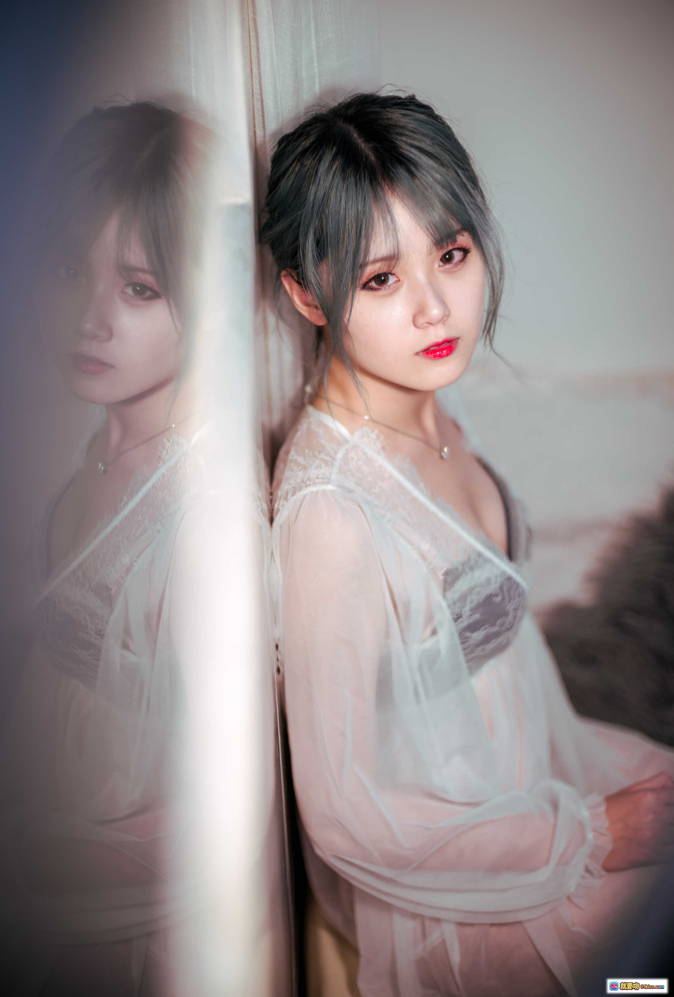 图片[9] - 秋楚楚私房写真调色版 | 白纱透视蕾丝内衣 | 蓝灰发色性感坐姿 | 24P高清美图 - 就要吻